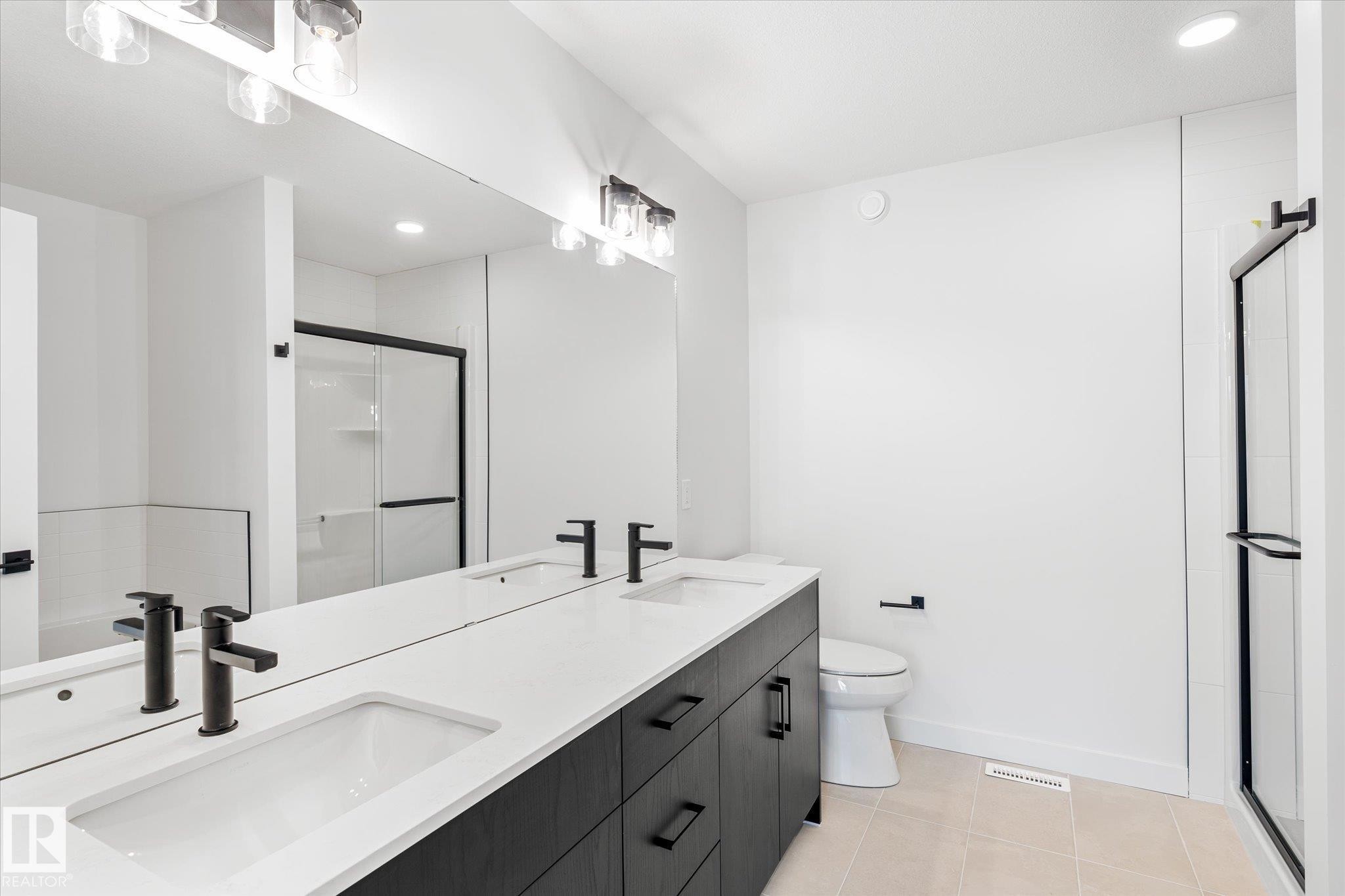 22607 89 Avenue, Edmonton, AB - Indoor Photo Showing Bathroom
