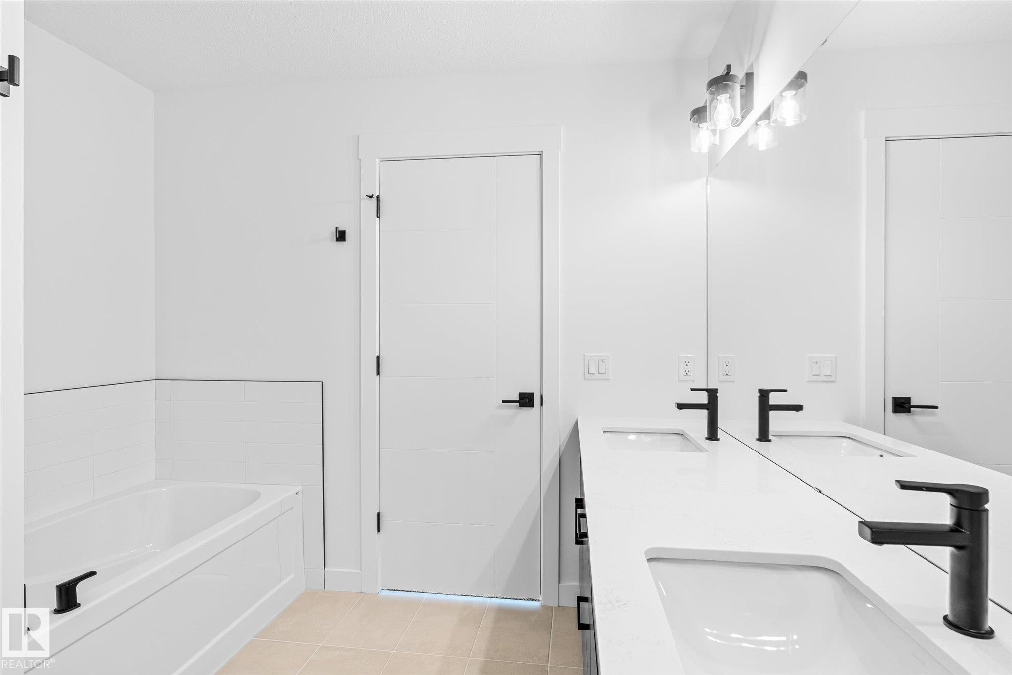 22607 89 Avenue, Edmonton, AB - Indoor Photo Showing Bathroom