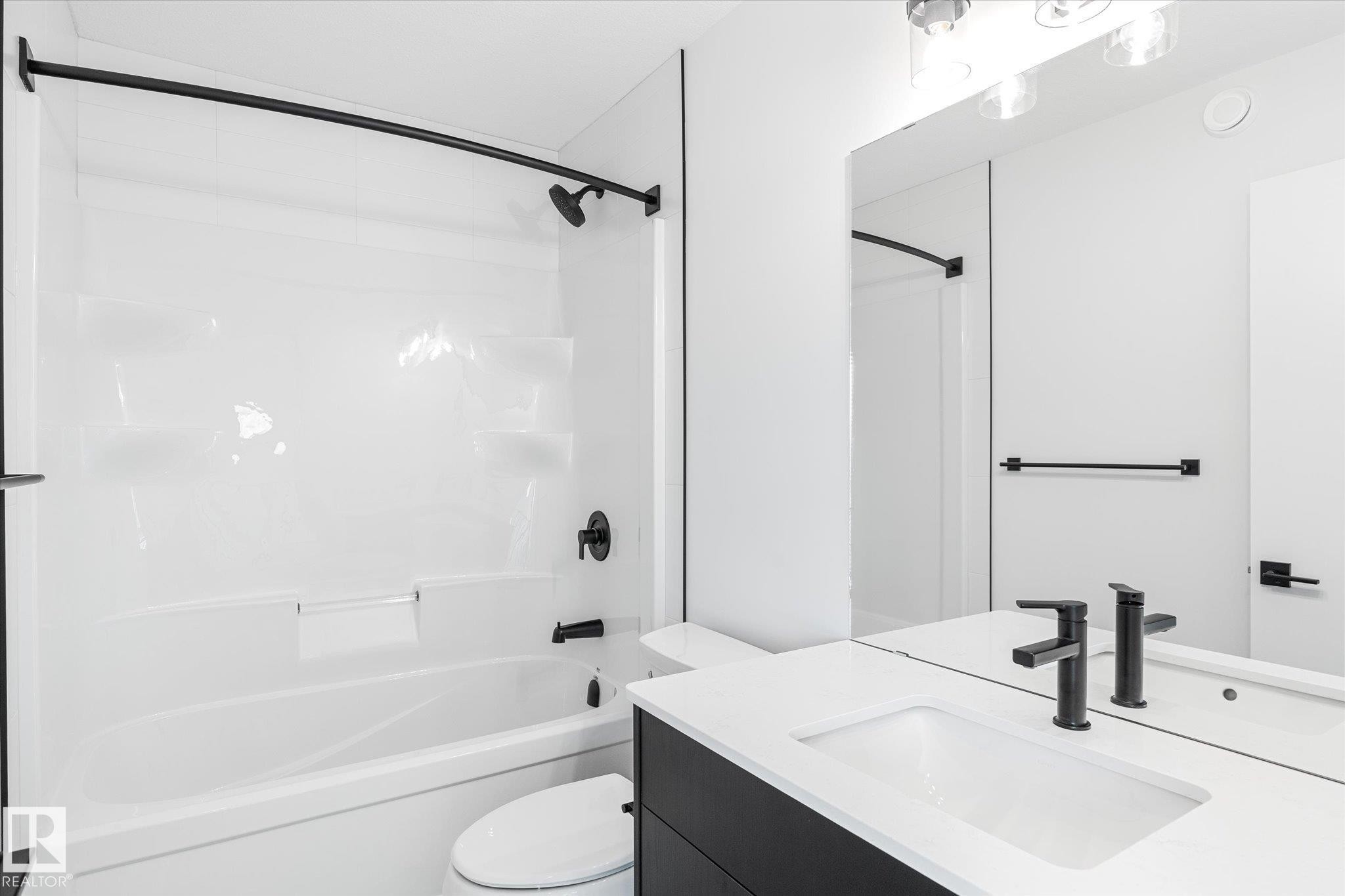 22607 89 Avenue, Edmonton, AB - Indoor Photo Showing Bathroom