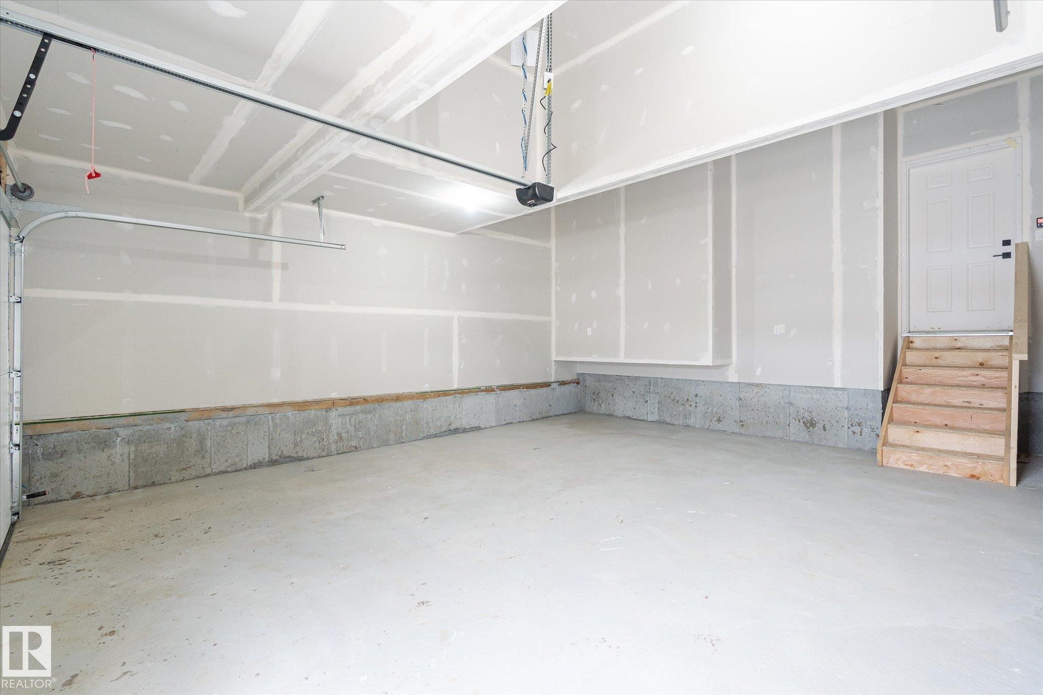 22607 89 Avenue, Edmonton, AB - Indoor Photo Showing Garage