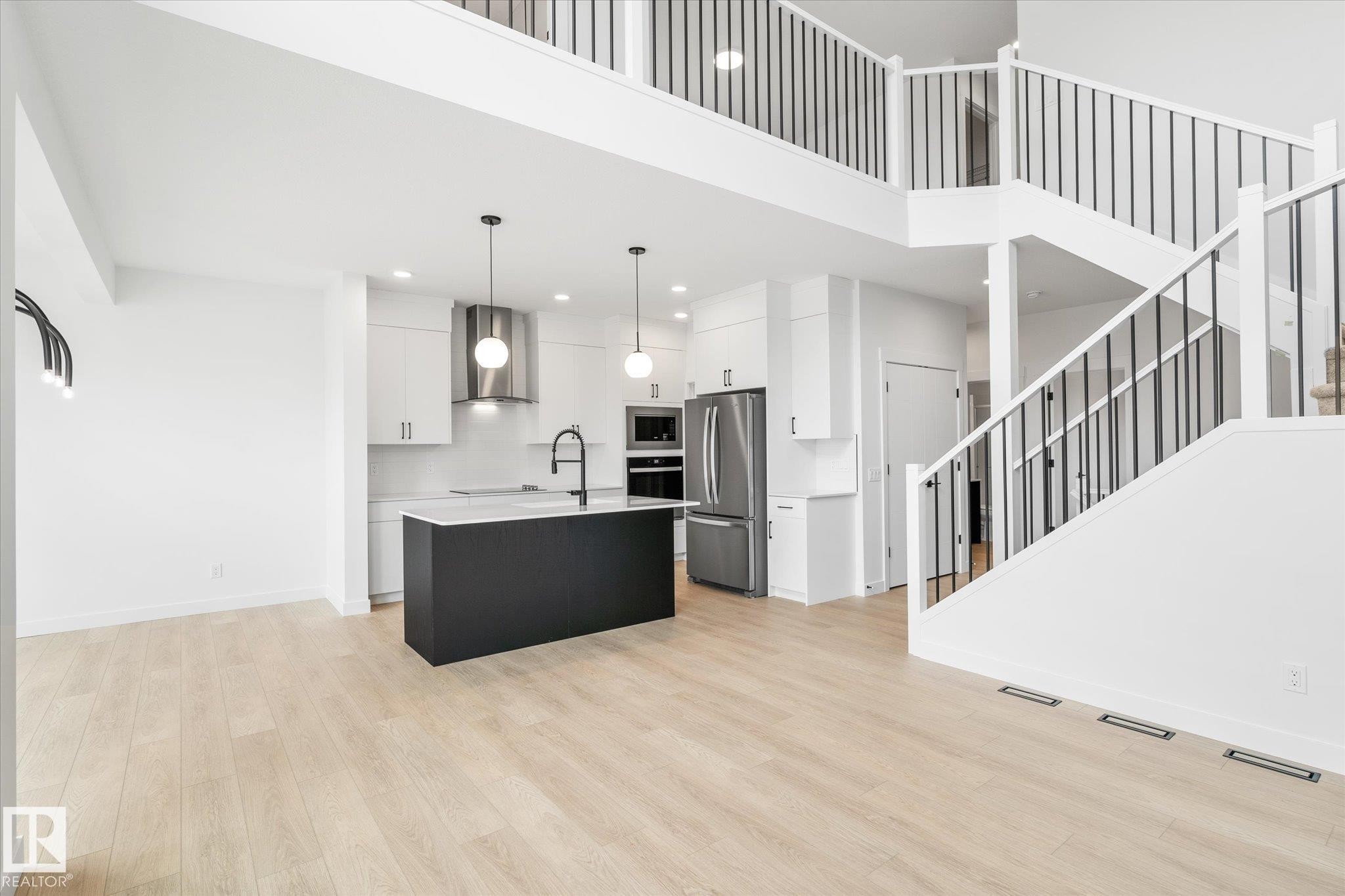 22607 89 Avenue, Edmonton, AB - Indoor Photo Showing Kitchen With Upgraded Kitchen