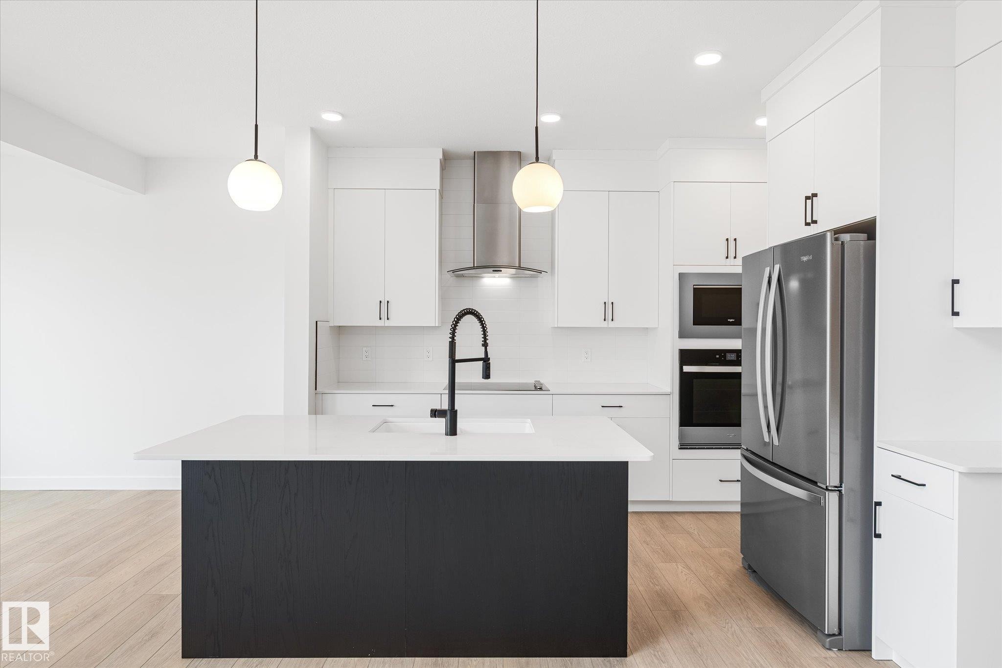 22607 89 Avenue, Edmonton, AB - Indoor Photo Showing Kitchen With Upgraded Kitchen