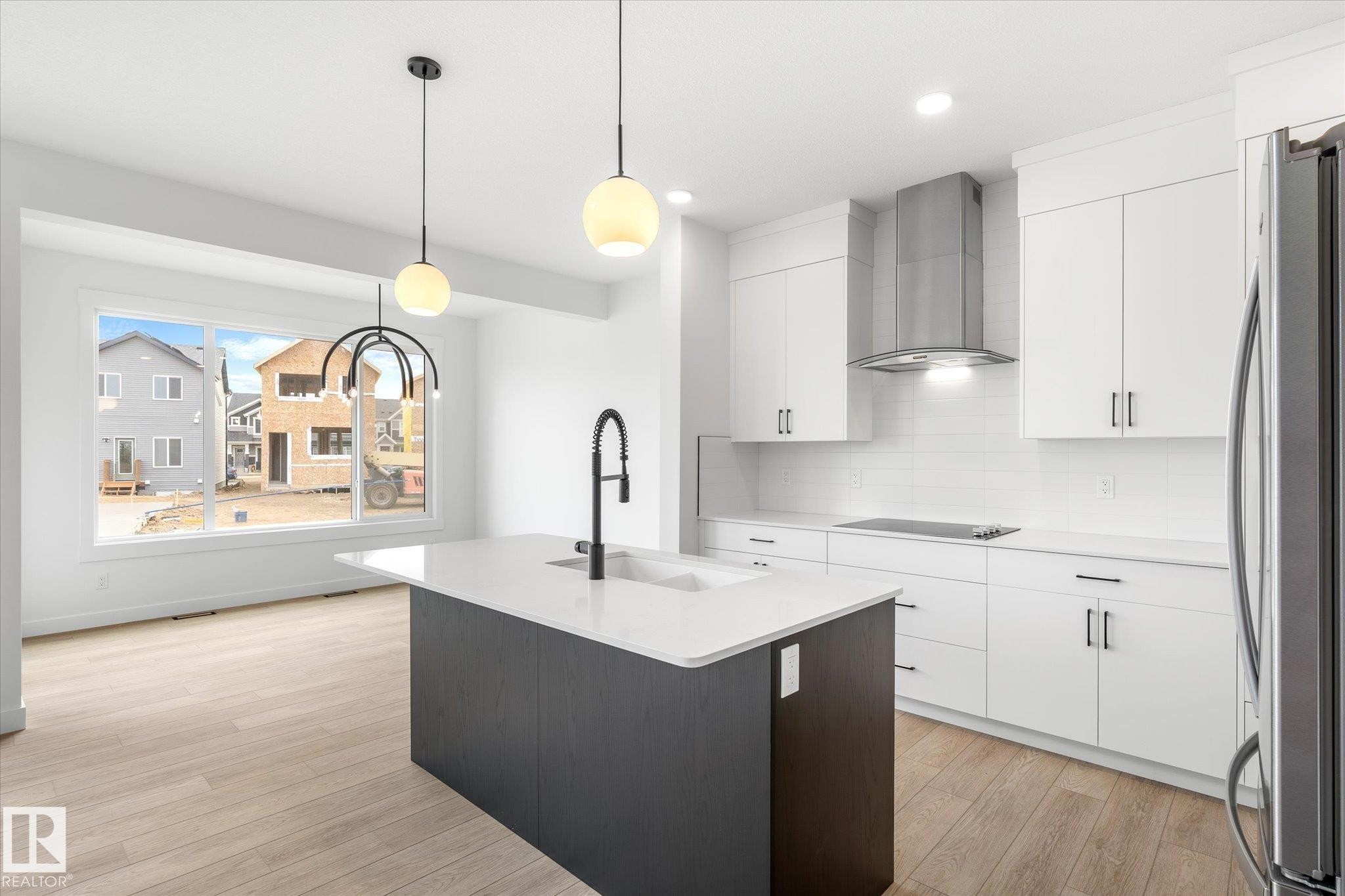22607 89 Avenue, Edmonton, AB - Indoor Photo Showing Kitchen With Double Sink With Upgraded Kitchen