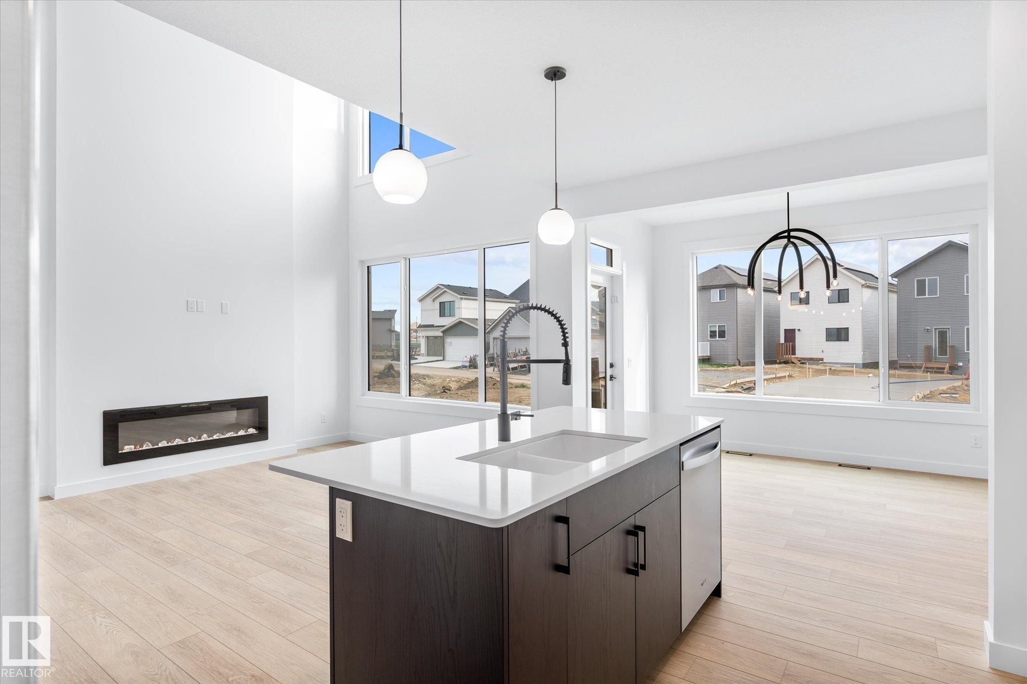22607 89 Avenue, Edmonton, AB - Indoor Photo Showing Kitchen With Double Sink
