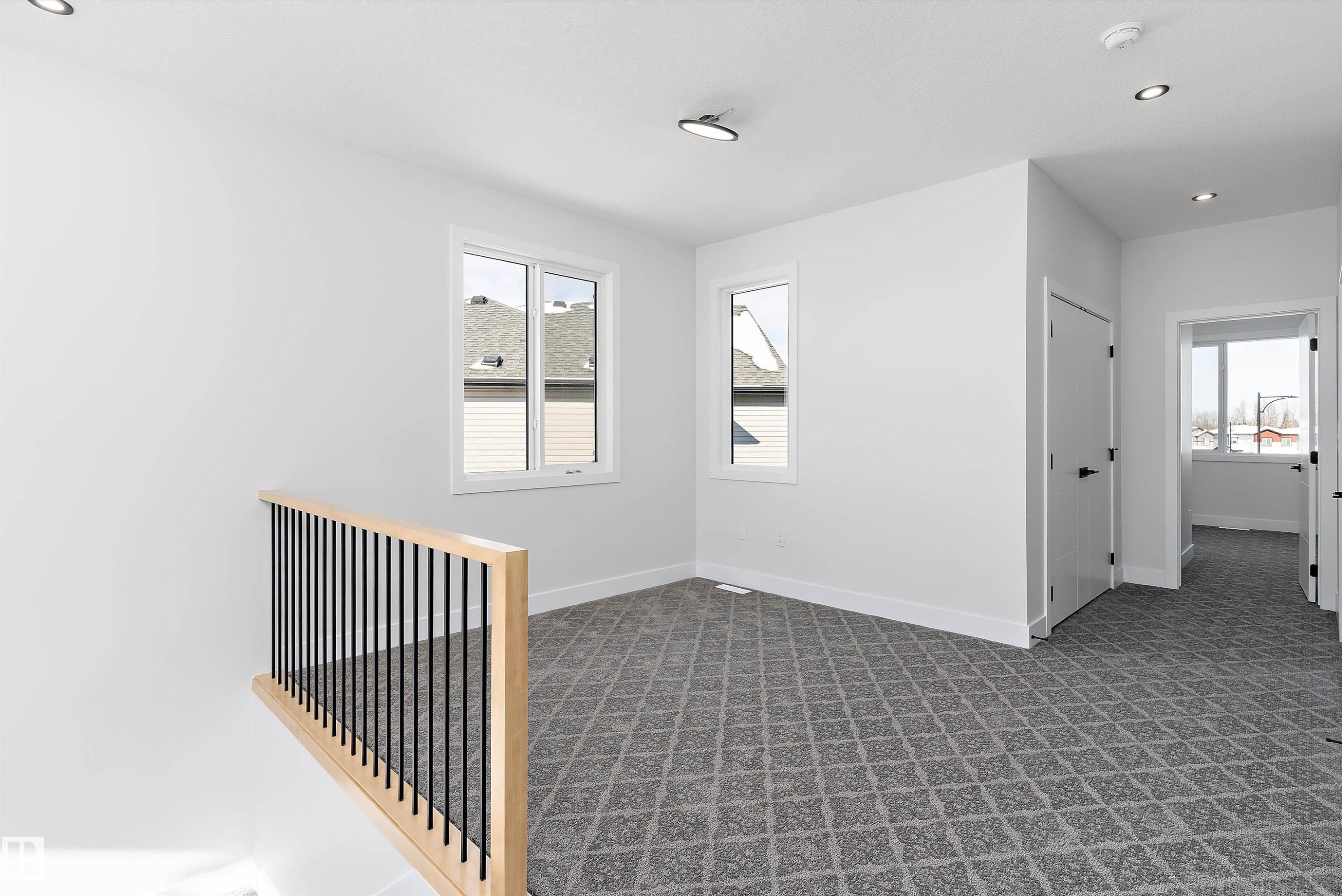 34 Astoria Place, Devon, AB - Indoor Photo Showing Other Room