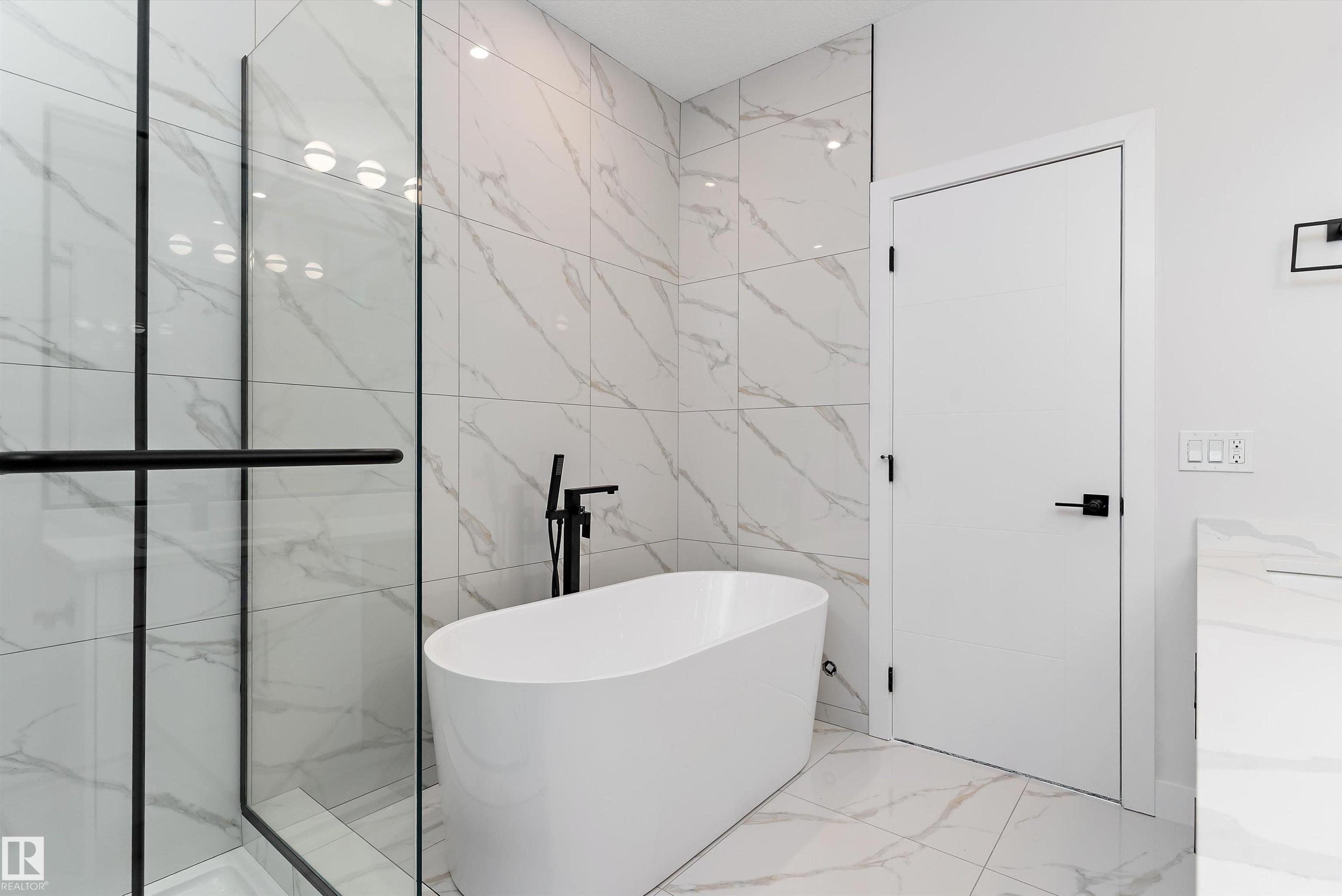 34 Astoria Place, Devon, AB - Indoor Photo Showing Bathroom