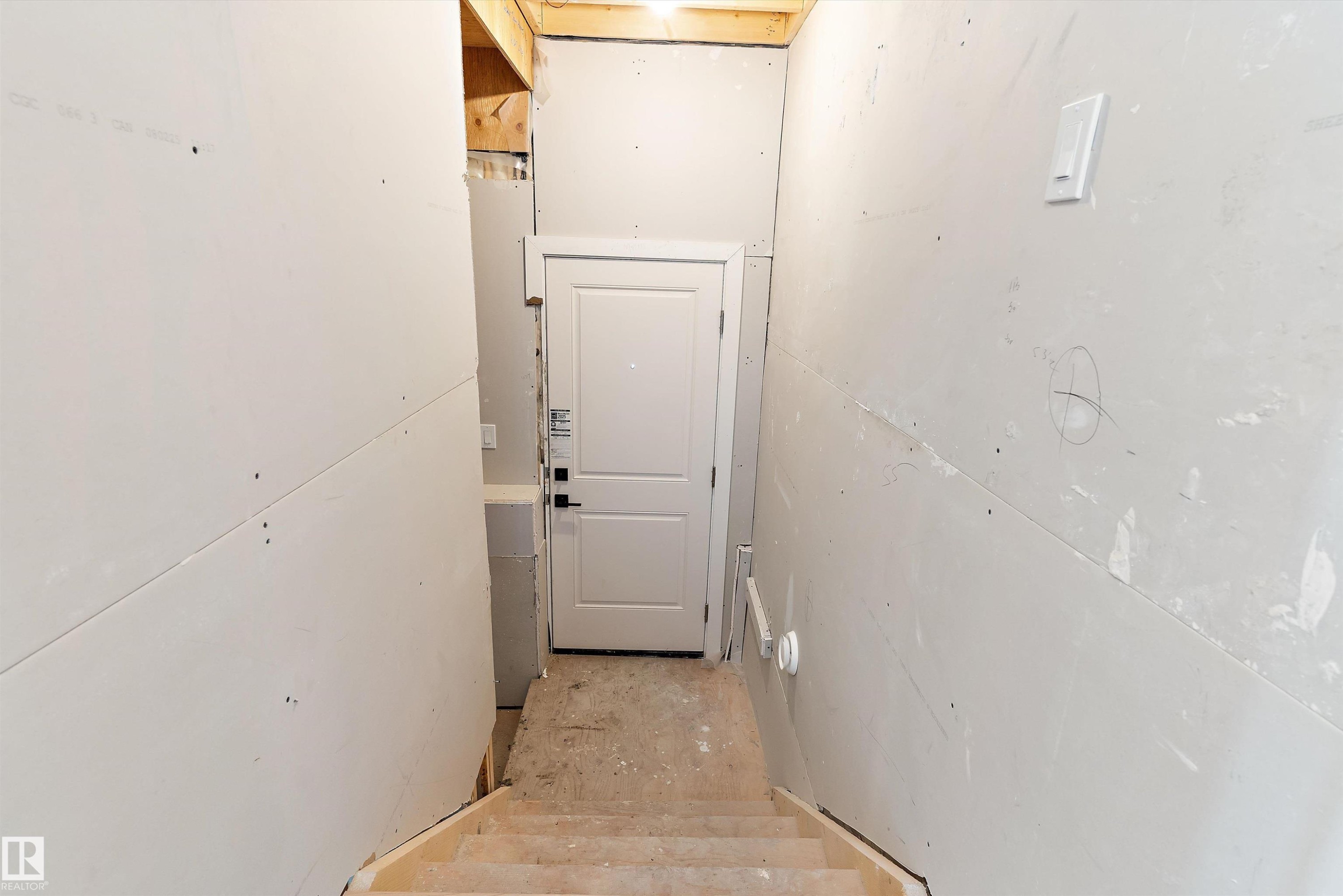 34 Astoria Place, Devon, AB - Indoor