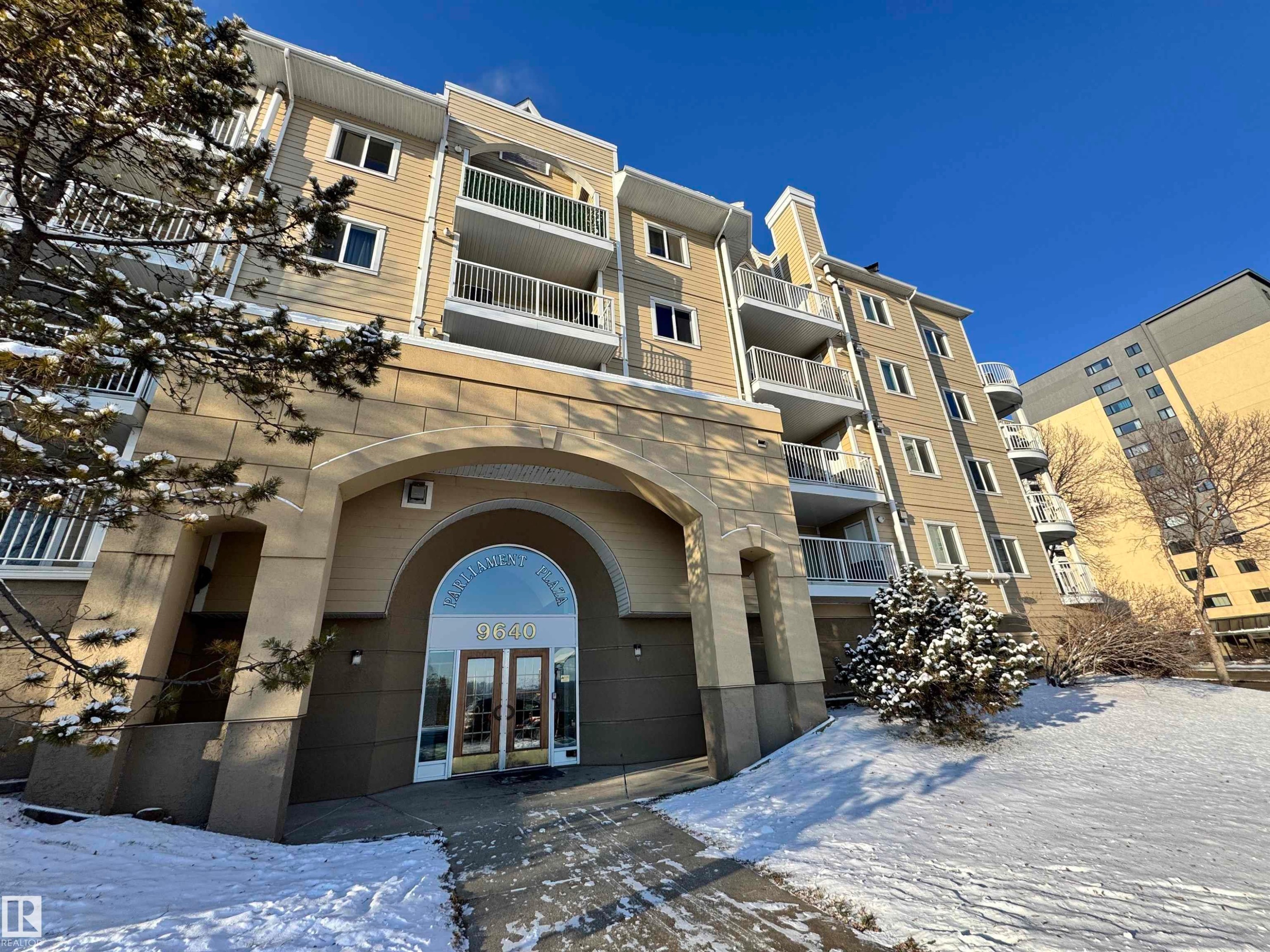 103 9640 105 Street, Edmonton, AB - Outdoor