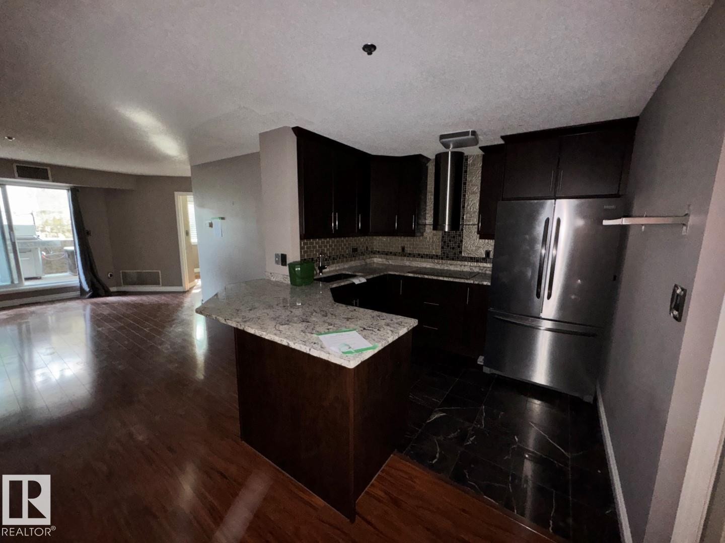 103 9640 105 Street, Edmonton, AB - Indoor Photo Showing Kitchen