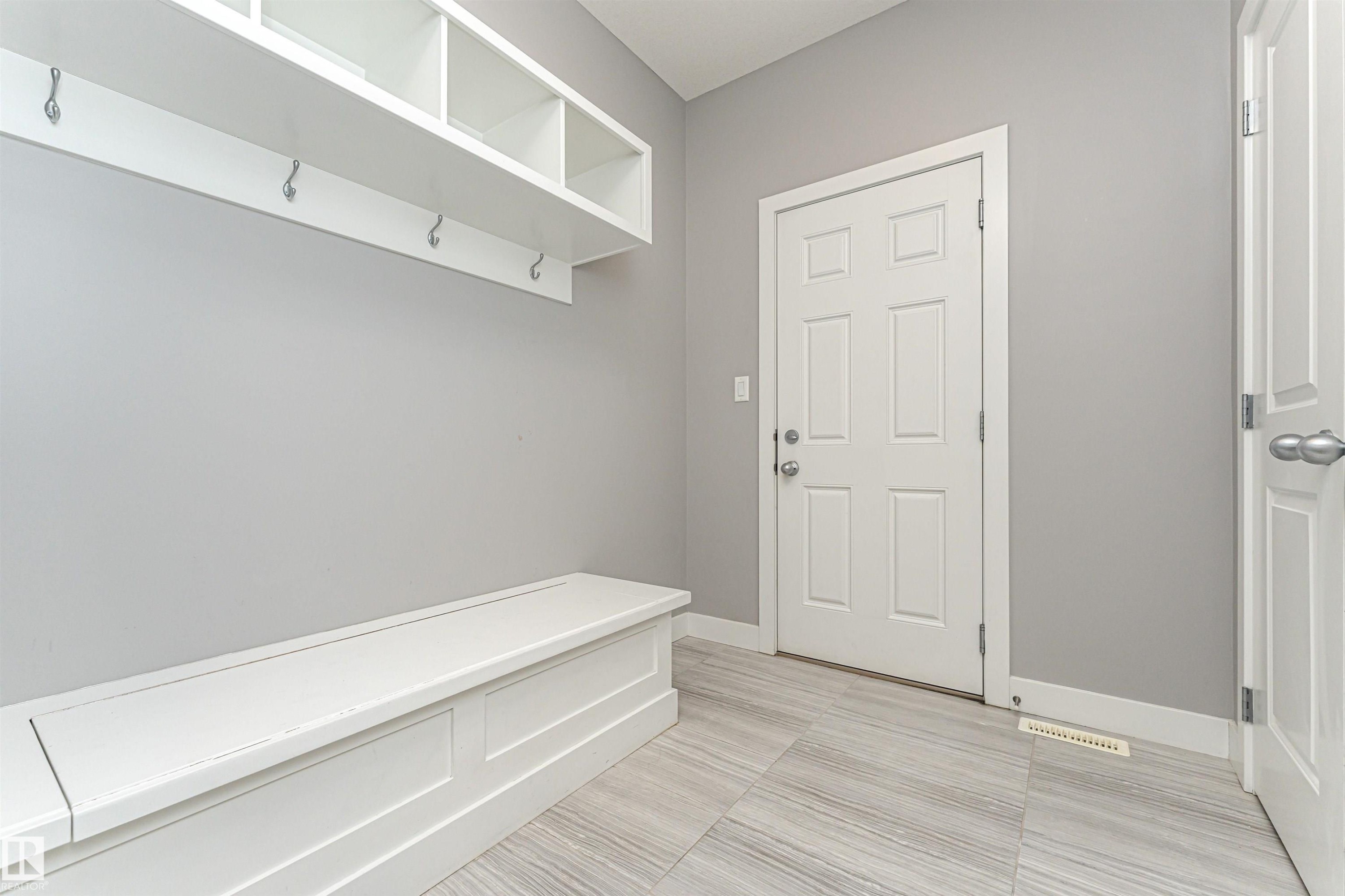 Mudroom featuring baseboards - 3611 Keswick Boulevard, Edmonton, AB - Indoor Photo Showing Other Room
