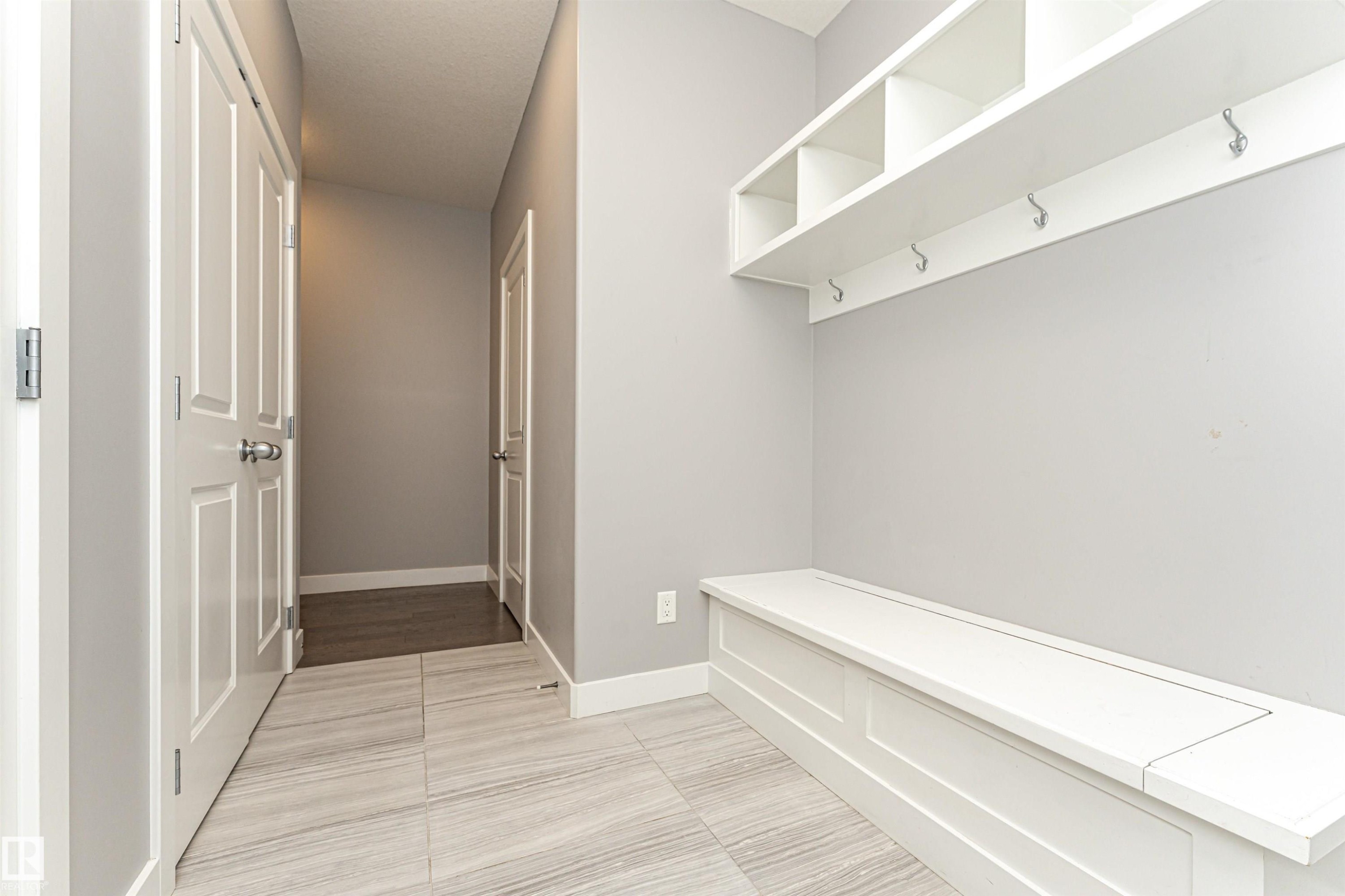 Mudroom featuring baseboards - 3611 Keswick Boulevard, Edmonton, AB - Indoor Photo Showing Other Room