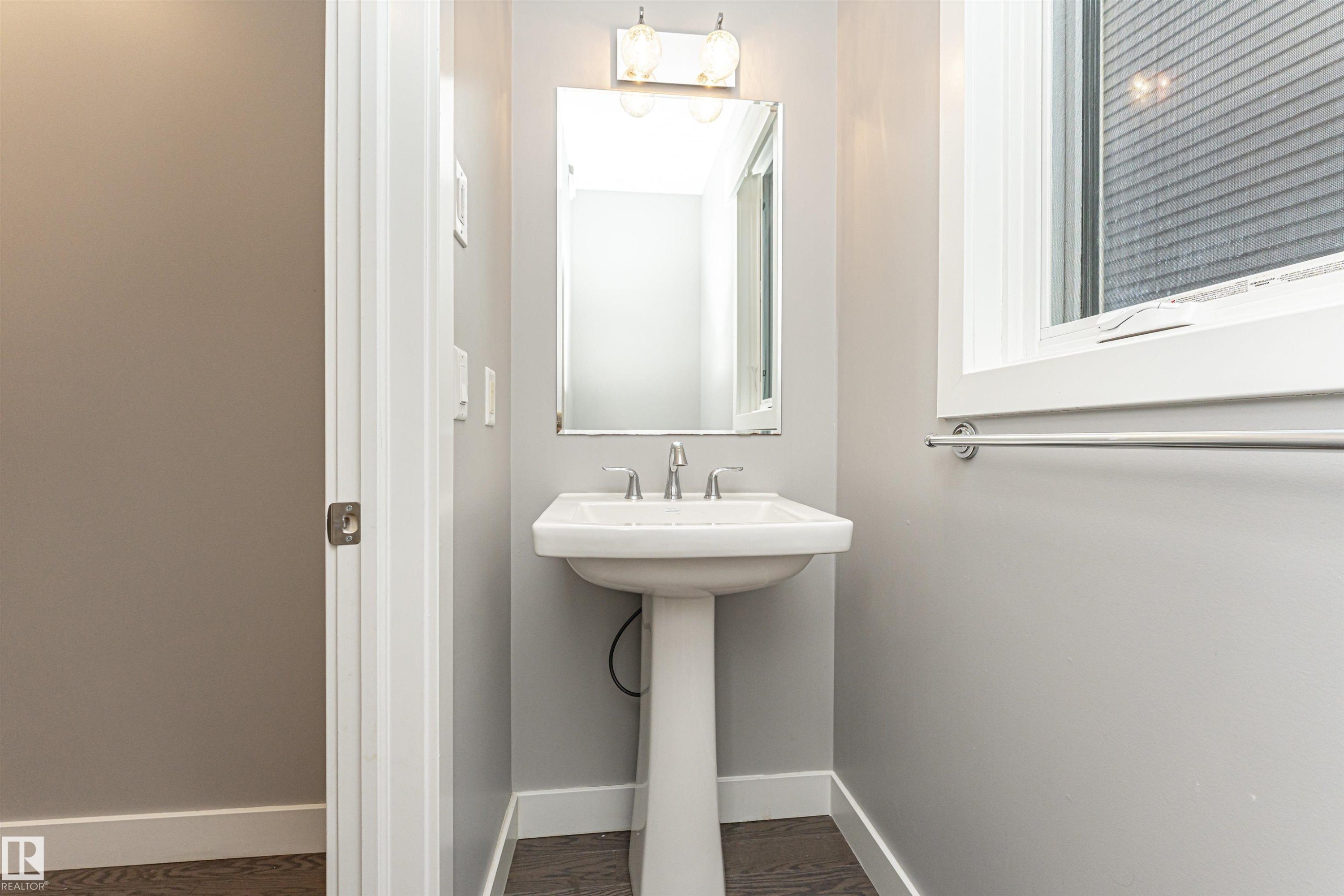 Bathroom with baseboards and dark wood-style floors - 3611 Keswick Boulevard, Edmonton, AB - Indoor Photo Showing Bathroom