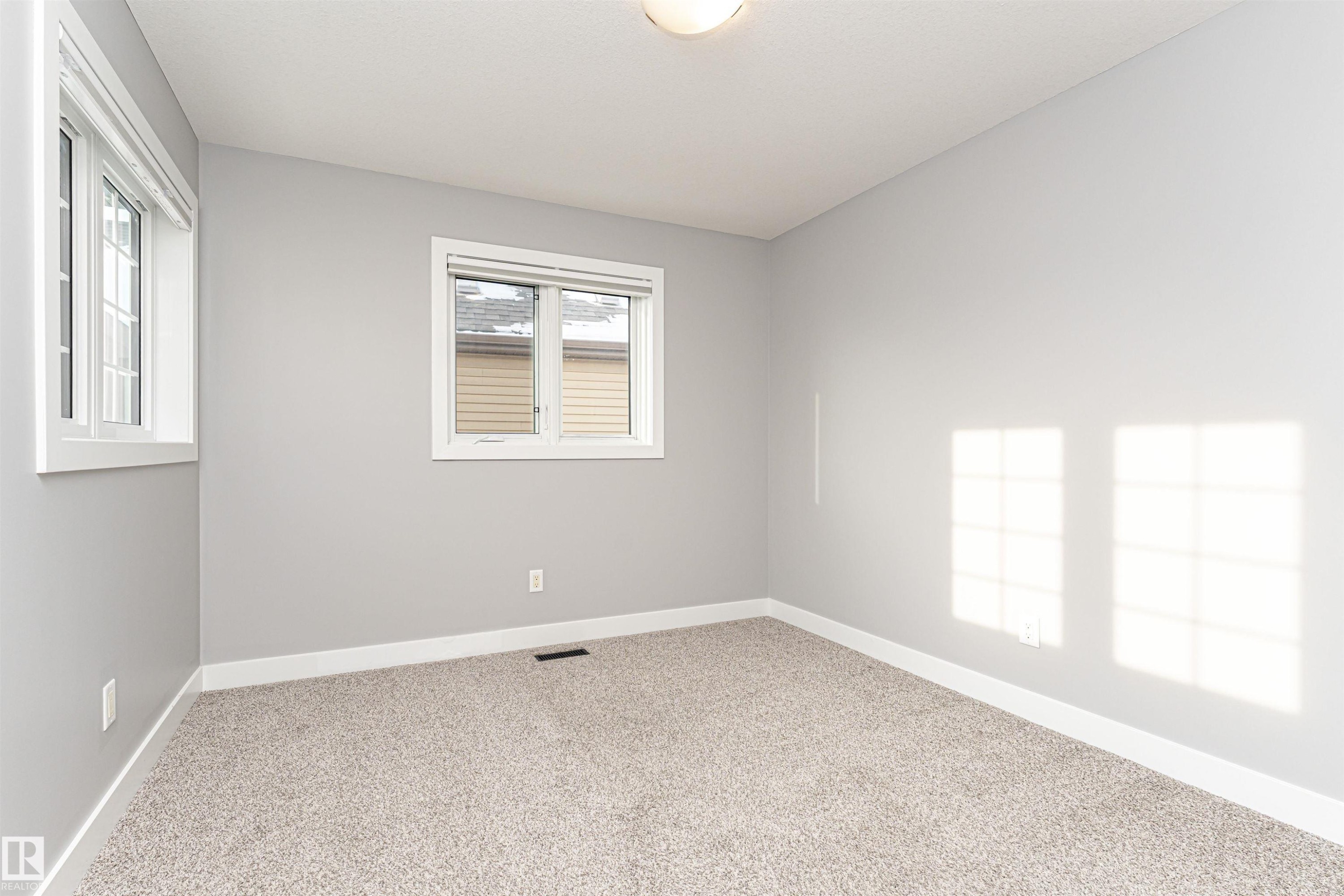 Carpeted spare room featuring baseboards - 3611 Keswick Boulevard, Edmonton, AB - Indoor Photo Showing Other Room
