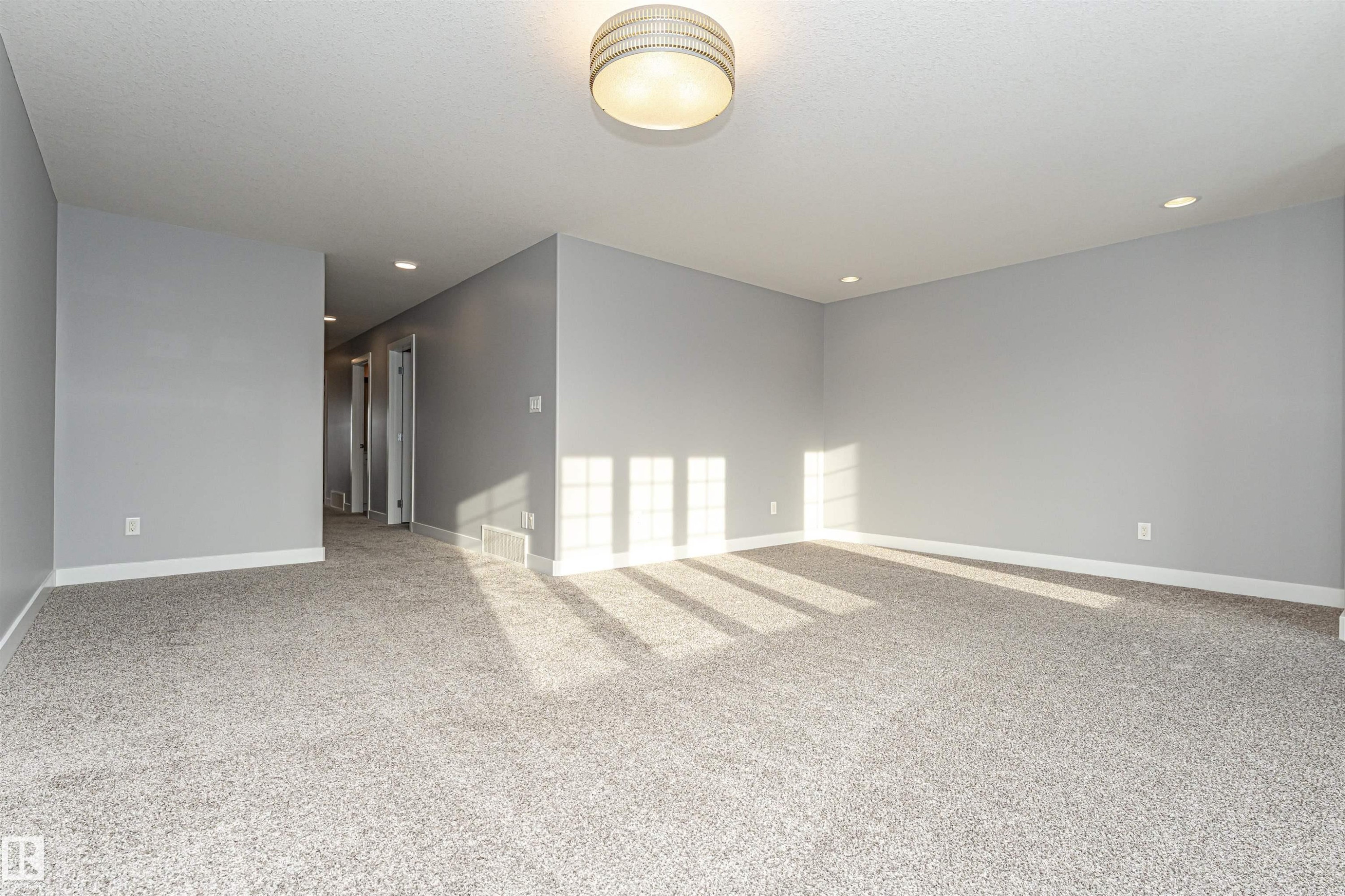 Unfurnished room featuring light colored carpet and recessed lighting - 3611 Keswick Boulevard, Edmonton, AB - Indoor Photo Showing Other Room