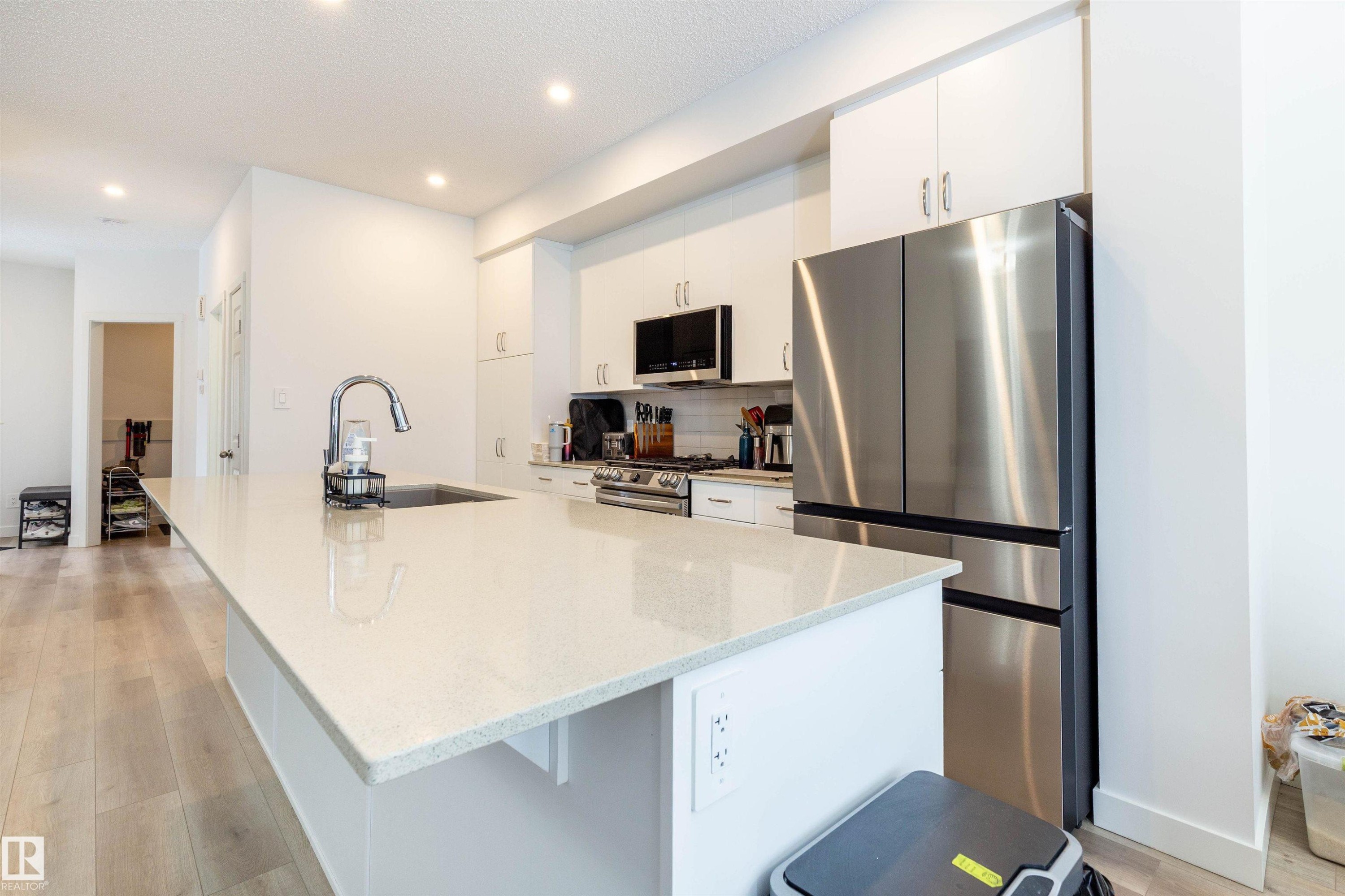 42 Jennifer Crescent, St. Albert, AB - Indoor Photo Showing Kitchen With Upgraded Kitchen