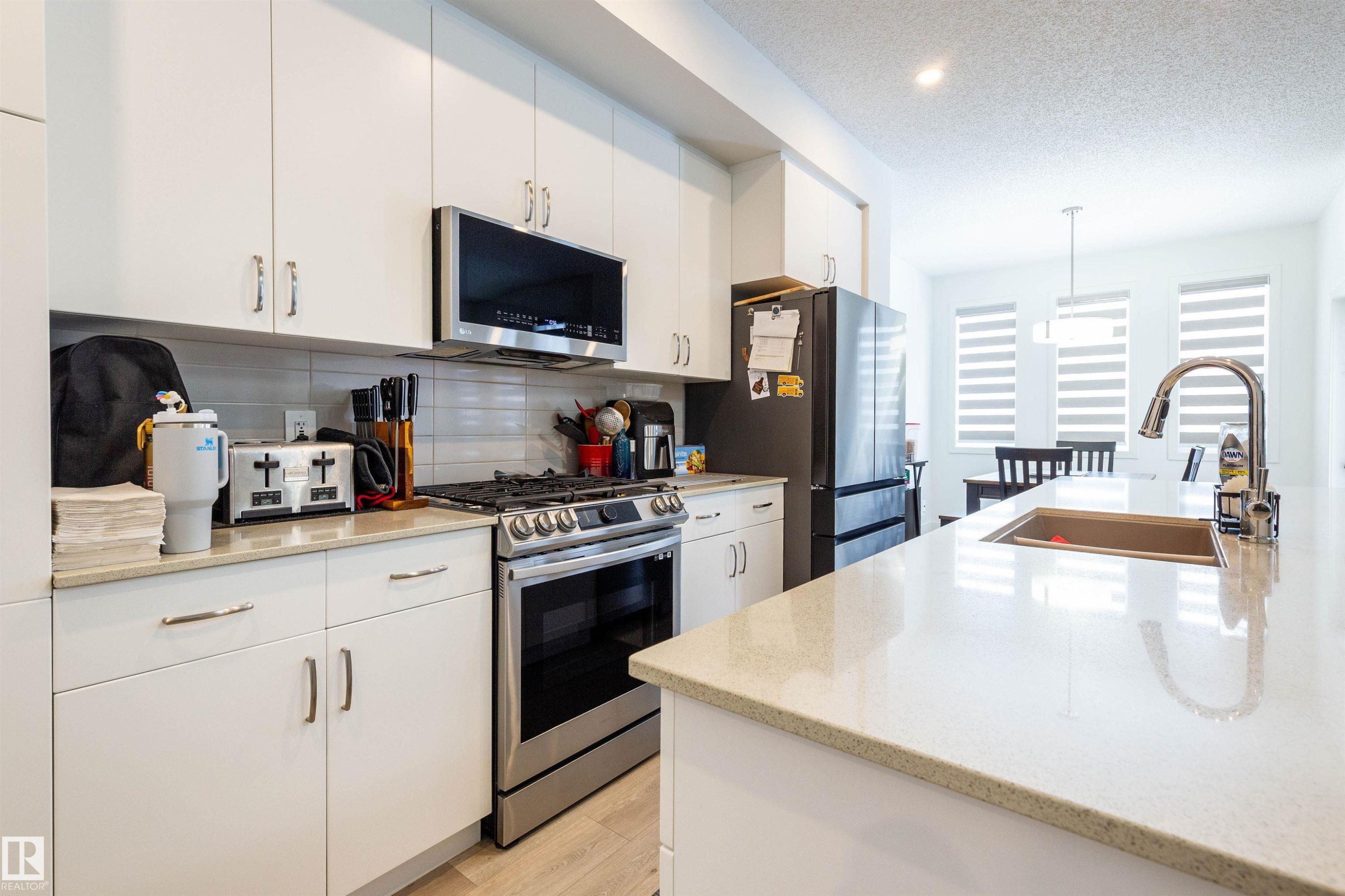 42 Jennifer Crescent, St. Albert, AB - Indoor Photo Showing Kitchen With Upgraded Kitchen