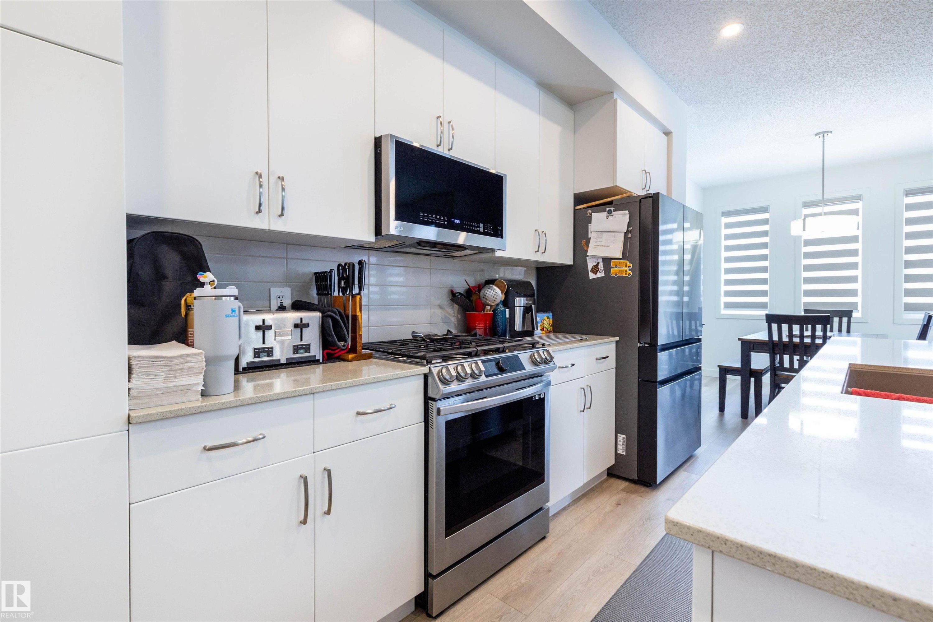 42 Jennifer Crescent, St. Albert, AB - Indoor Photo Showing Kitchen With Upgraded Kitchen