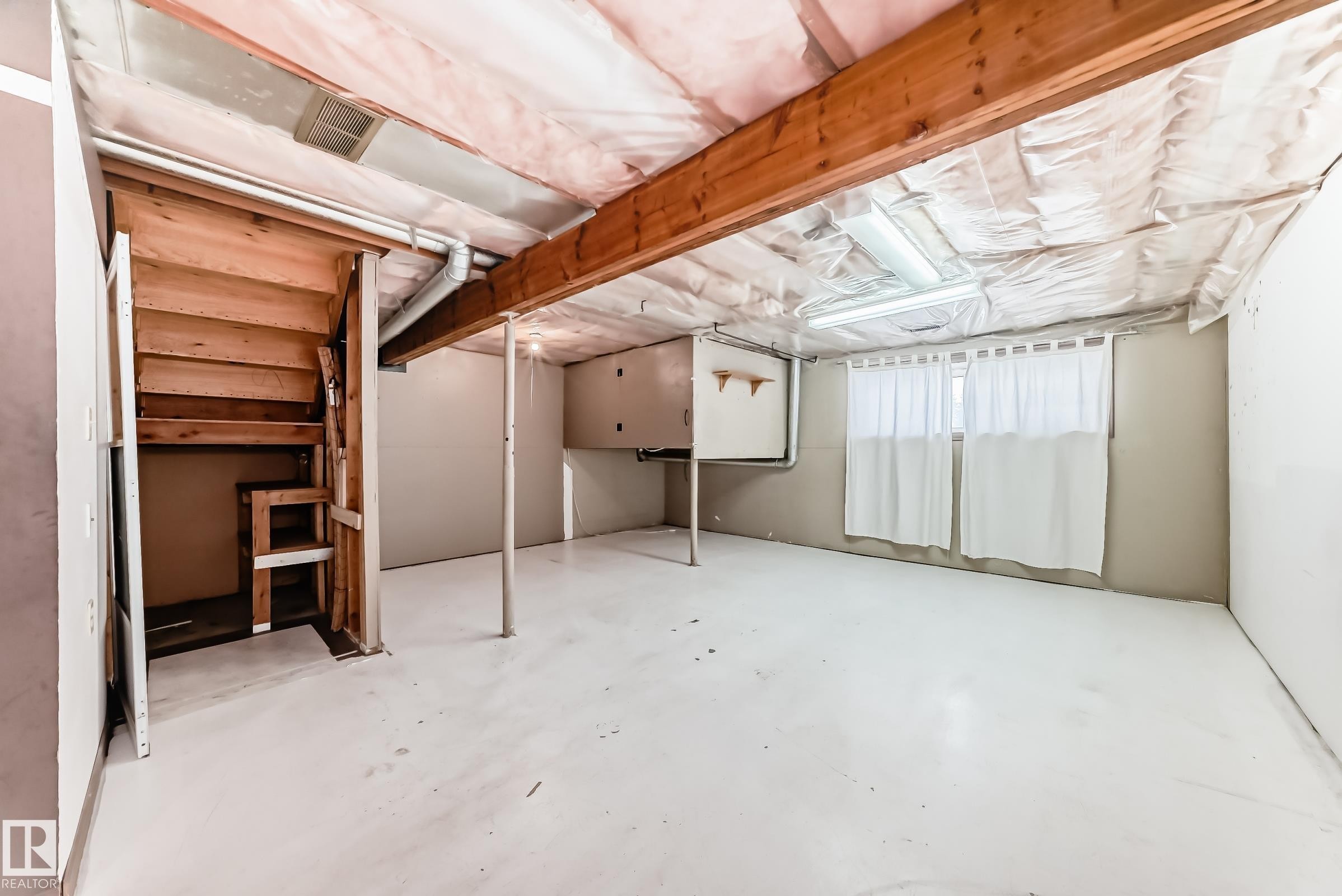 View of below grade area - 5308 20 Avenue, Edmonton, AB - Indoor Photo Showing Basement