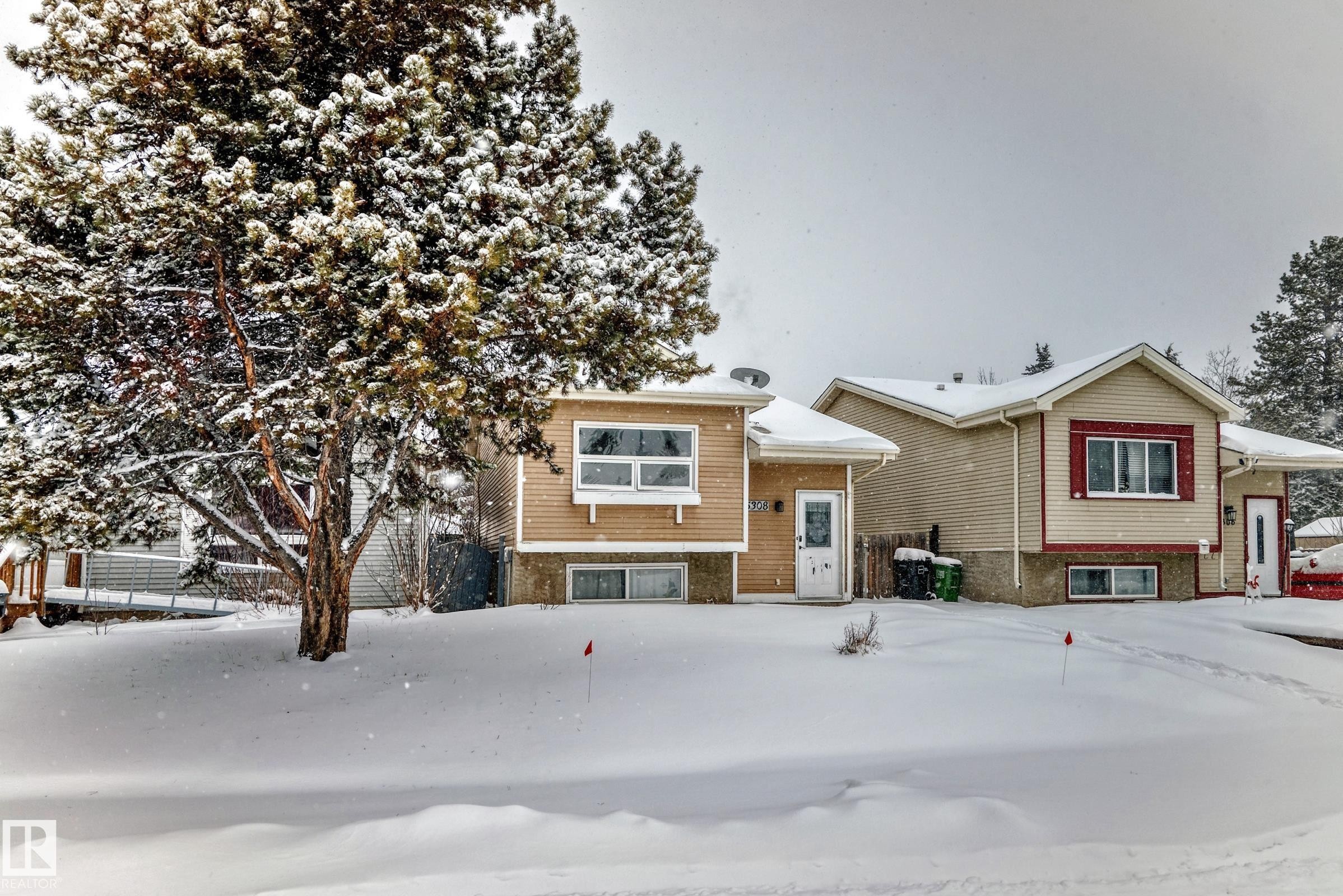 View of split foyer home - 5308 20 Avenue, Edmonton, AB - Outdoor With Facade