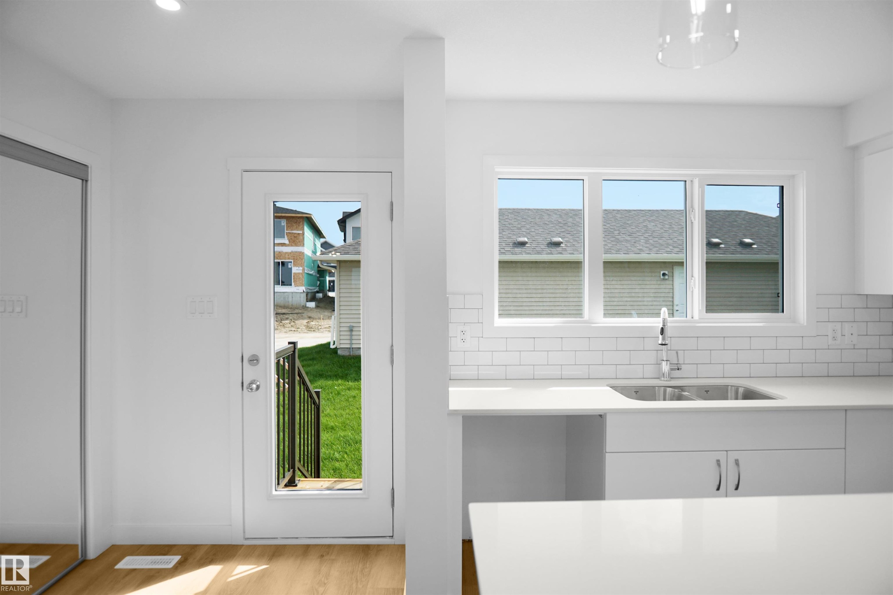 19443 22 Avenue, Edmonton, AB - Indoor Photo Showing Kitchen