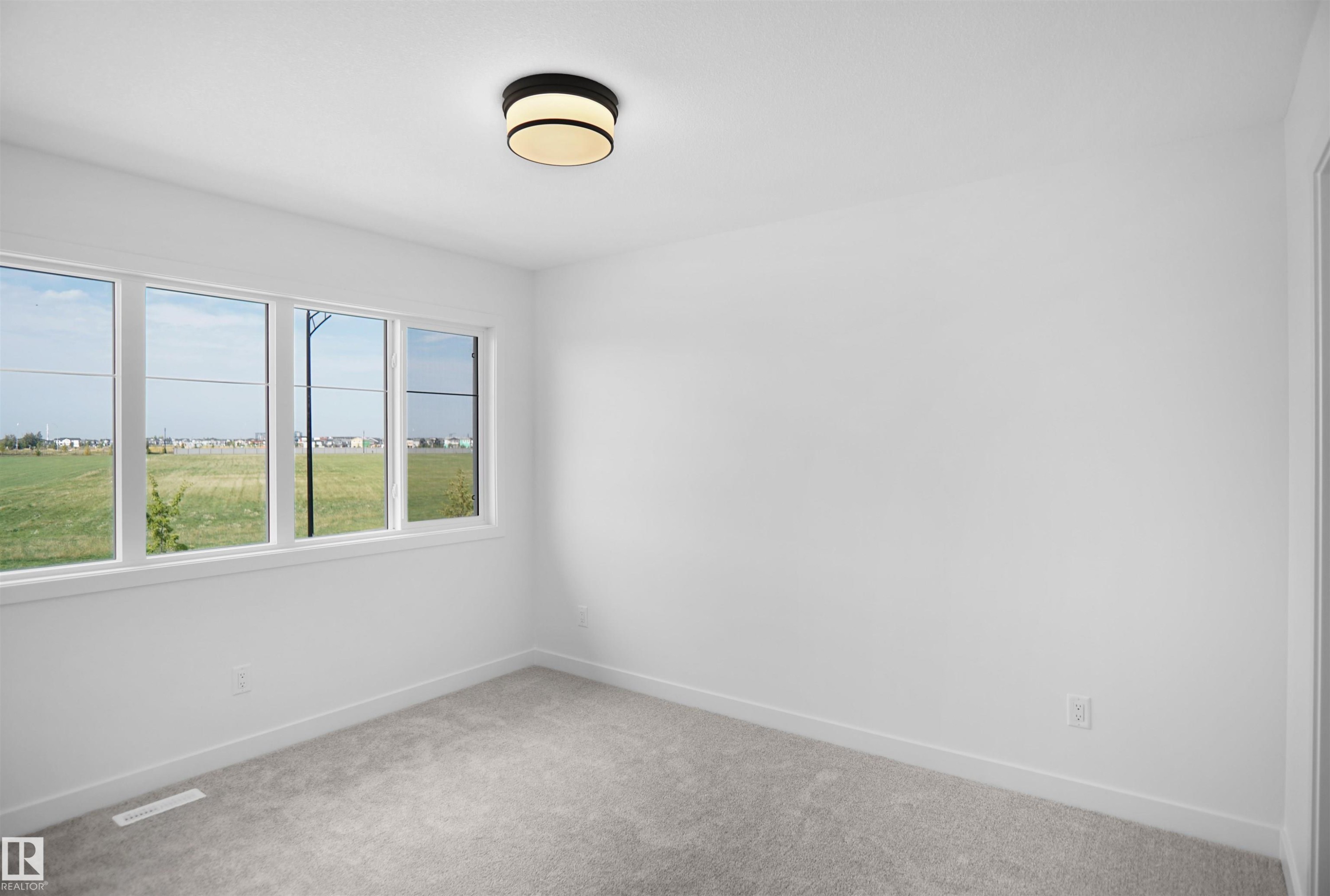 19443 22 Avenue, Edmonton, AB - Indoor Photo Showing Other Room