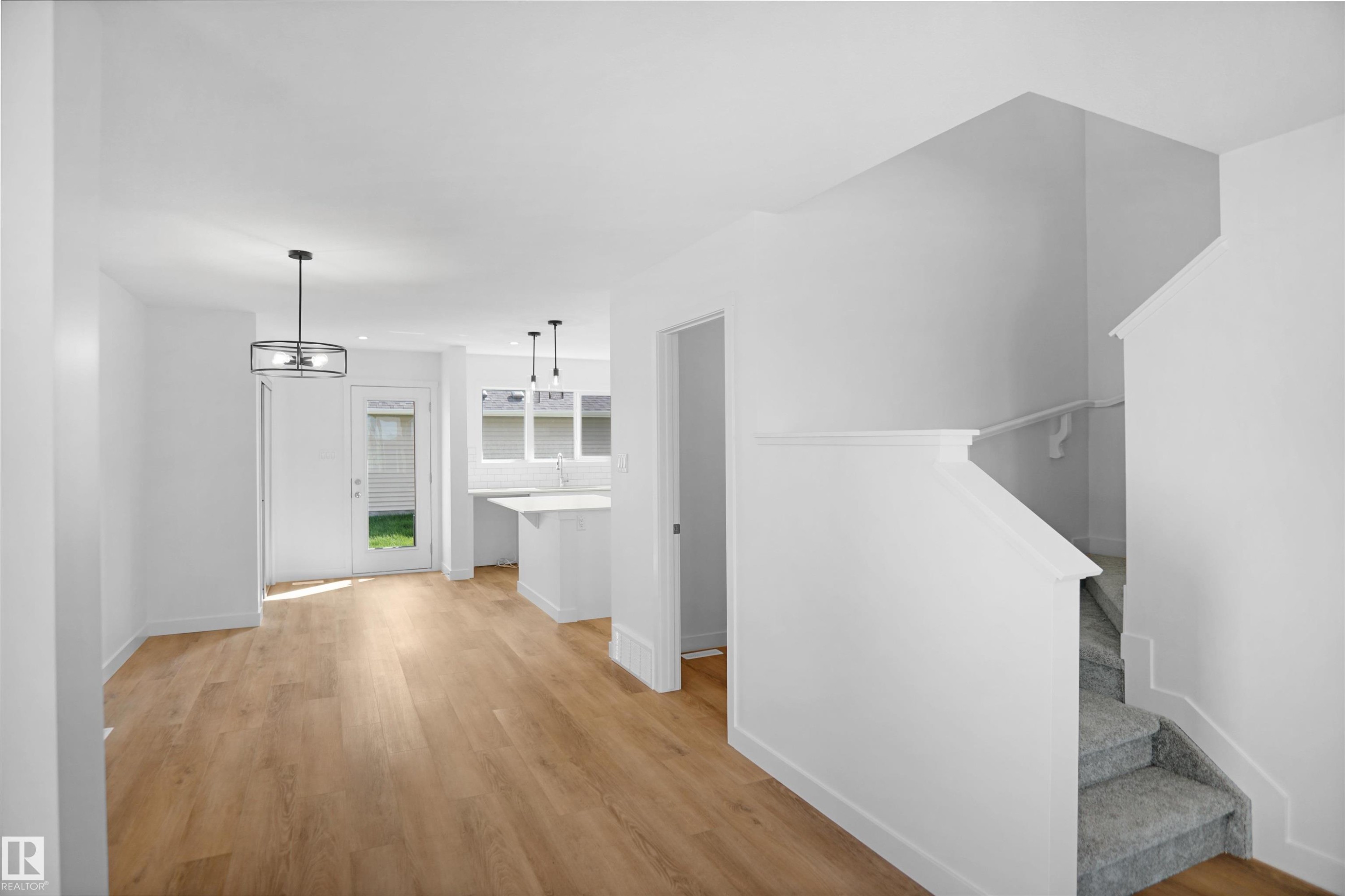 19443 22 Avenue, Edmonton, AB - Indoor Photo Showing Other Room