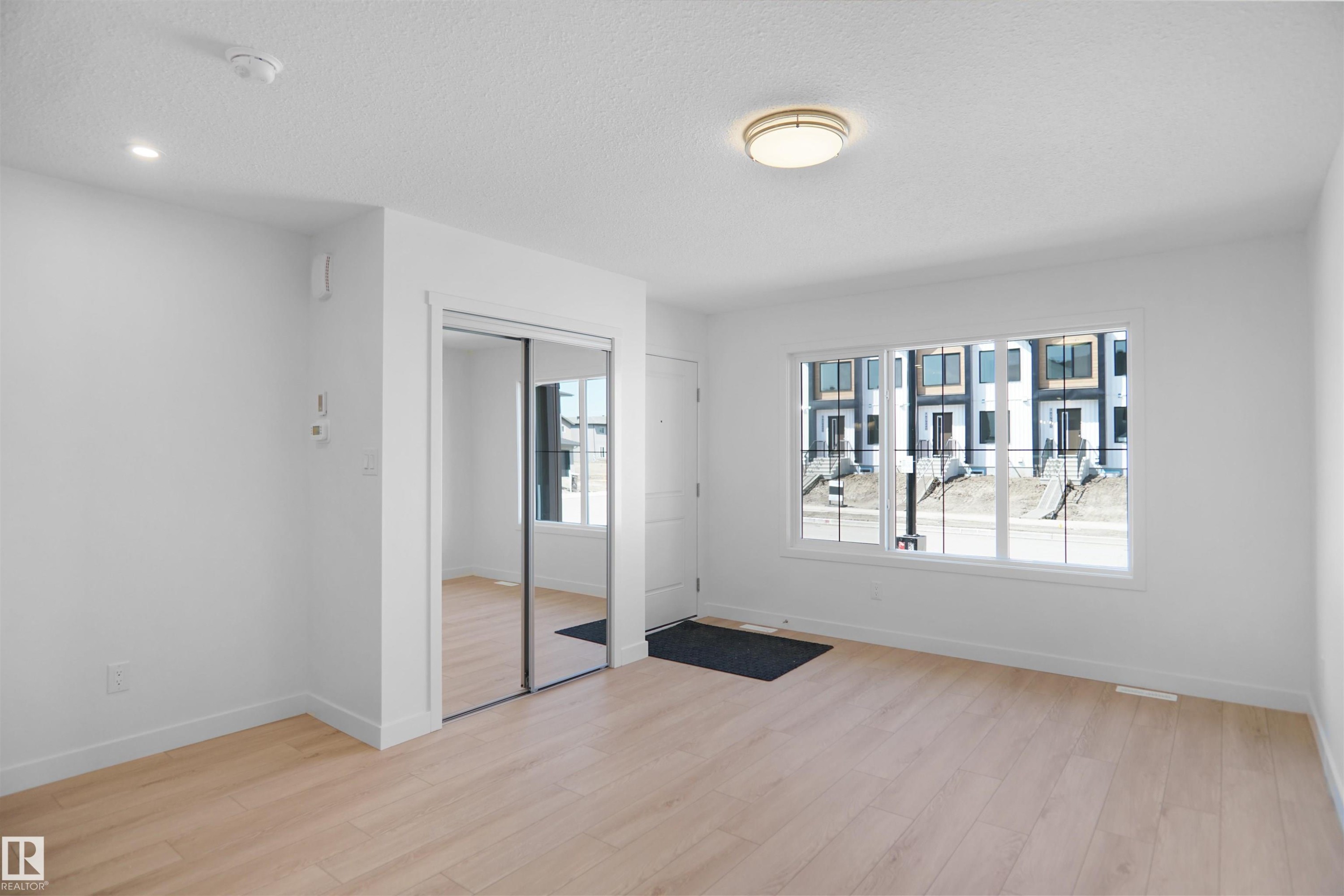 19445 22 Avenue, Edmonton, AB - Indoor Photo Showing Kitchen With Upgraded Kitchen