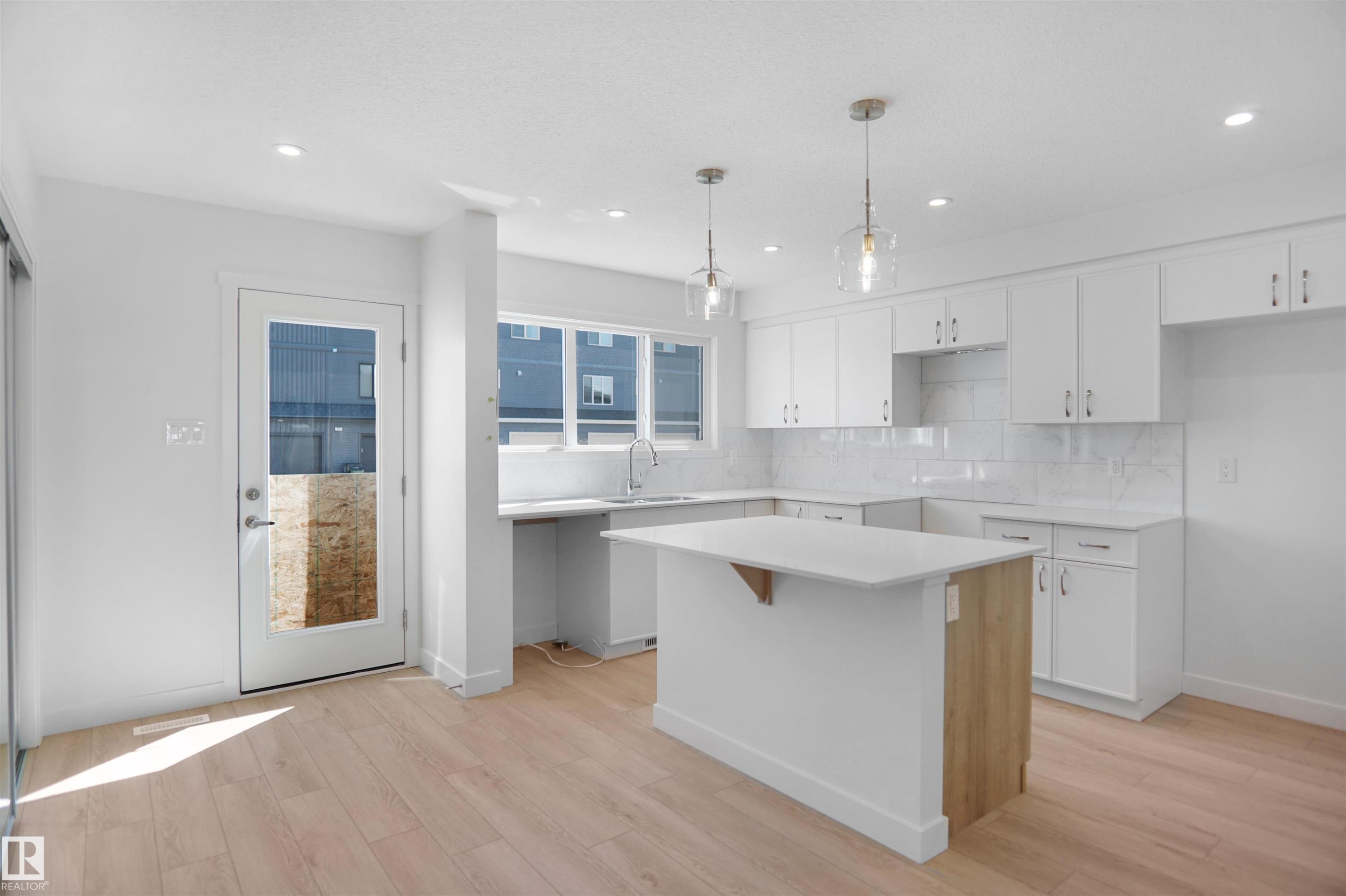 19445 22 Avenue, Edmonton, AB - Indoor Photo Showing Other Room