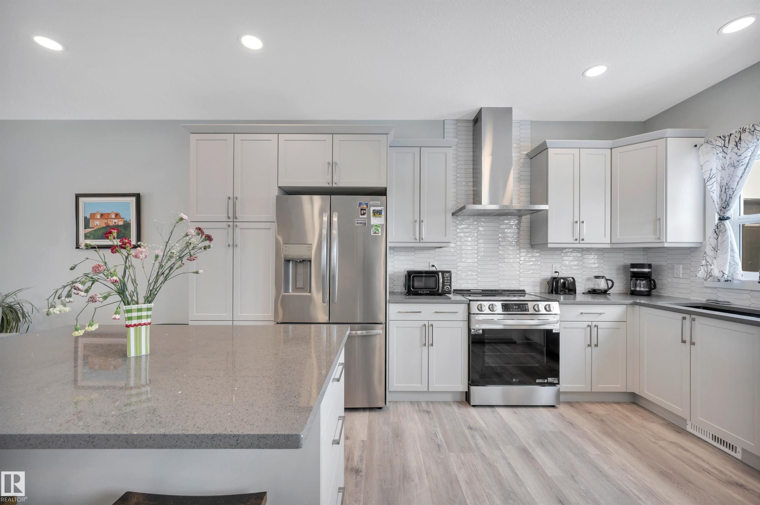 34 150 Everitt Dr, St. Albert, AB - Indoor Photo Showing Kitchen With Upgraded Kitchen