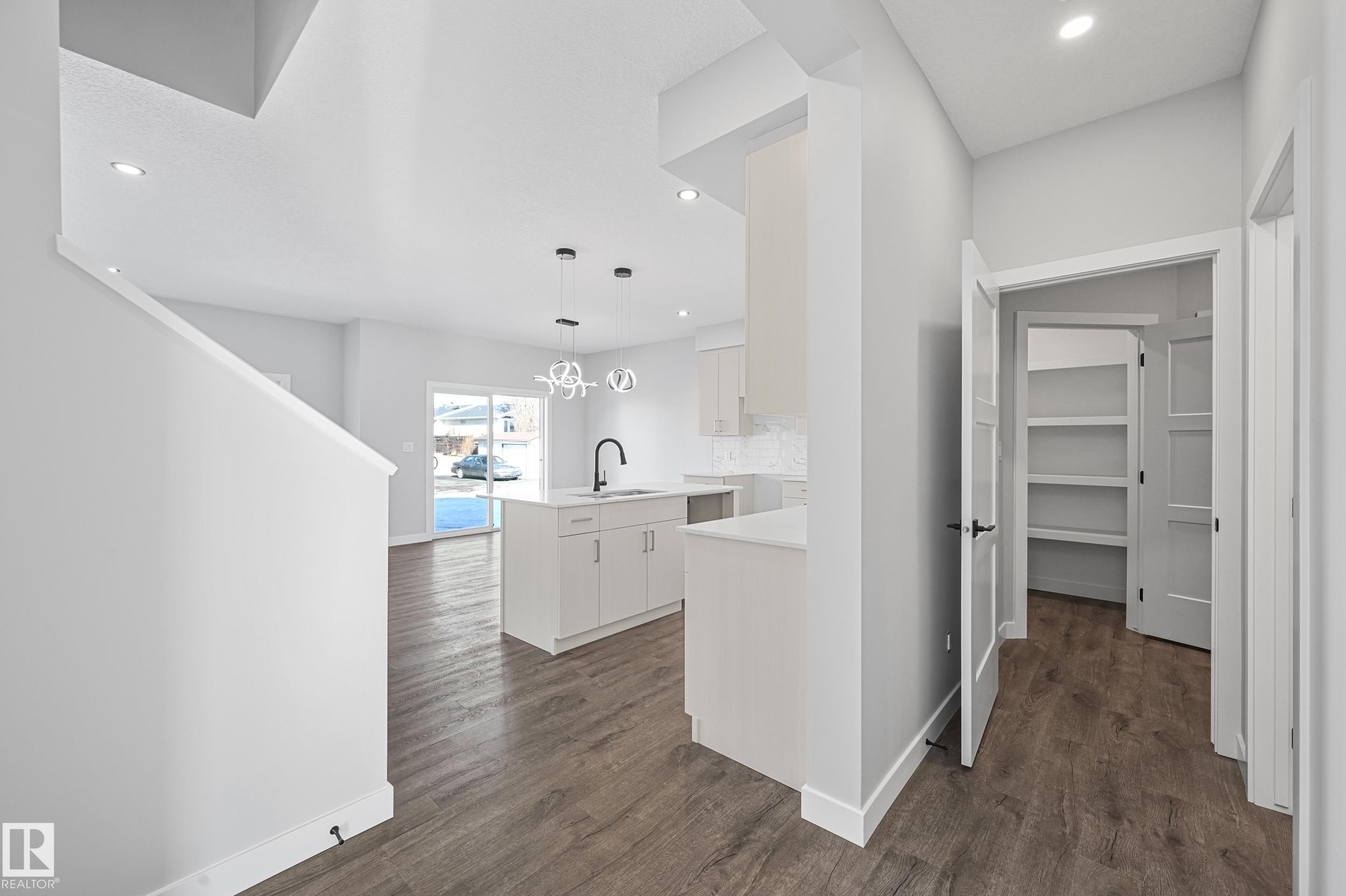 76 Maple Crescent, Gibbons, AB - Indoor Photo Showing Other Room