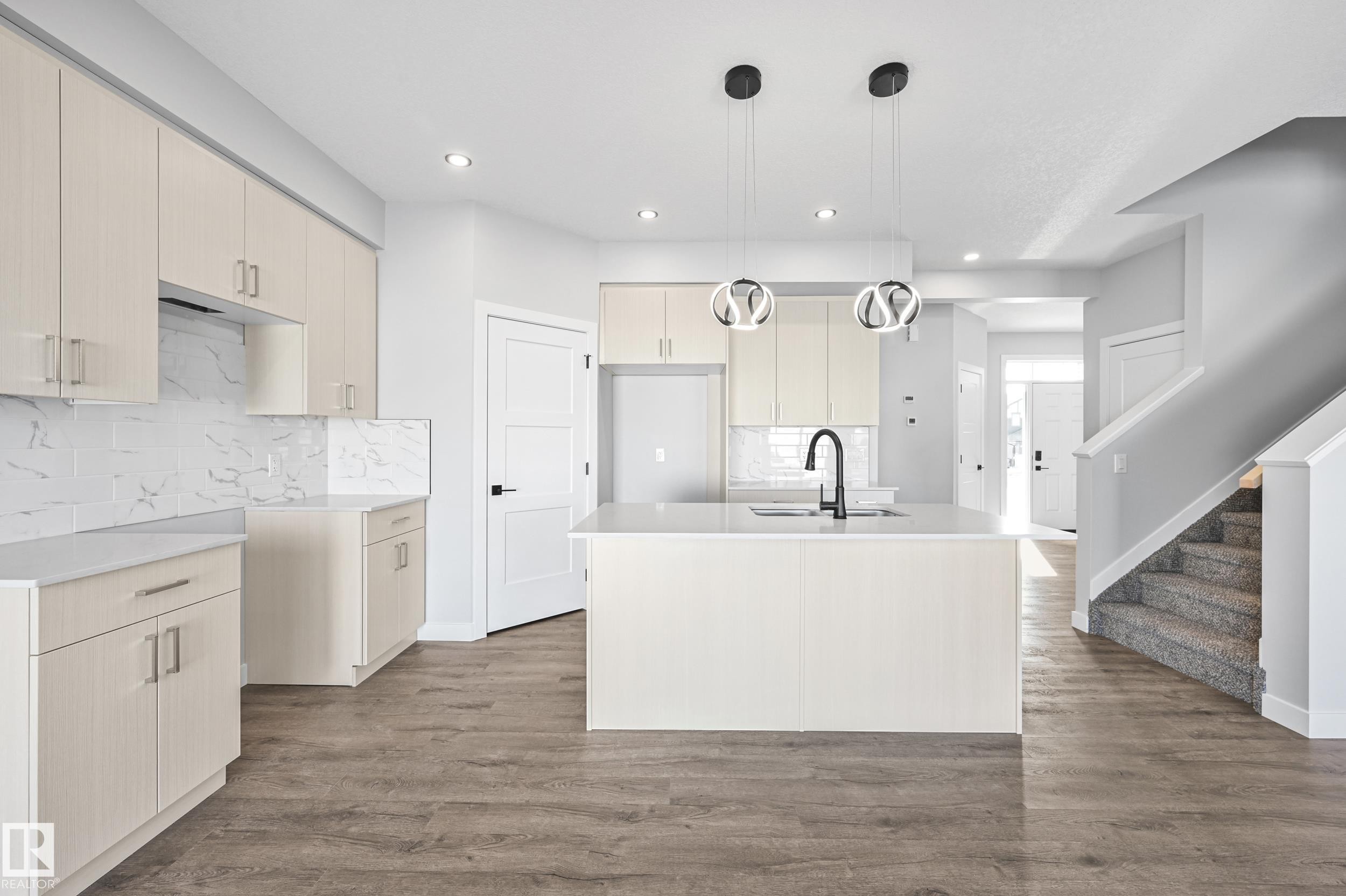 76 Maple Crescent, Gibbons, AB - Indoor Photo Showing Kitchen With Upgraded Kitchen