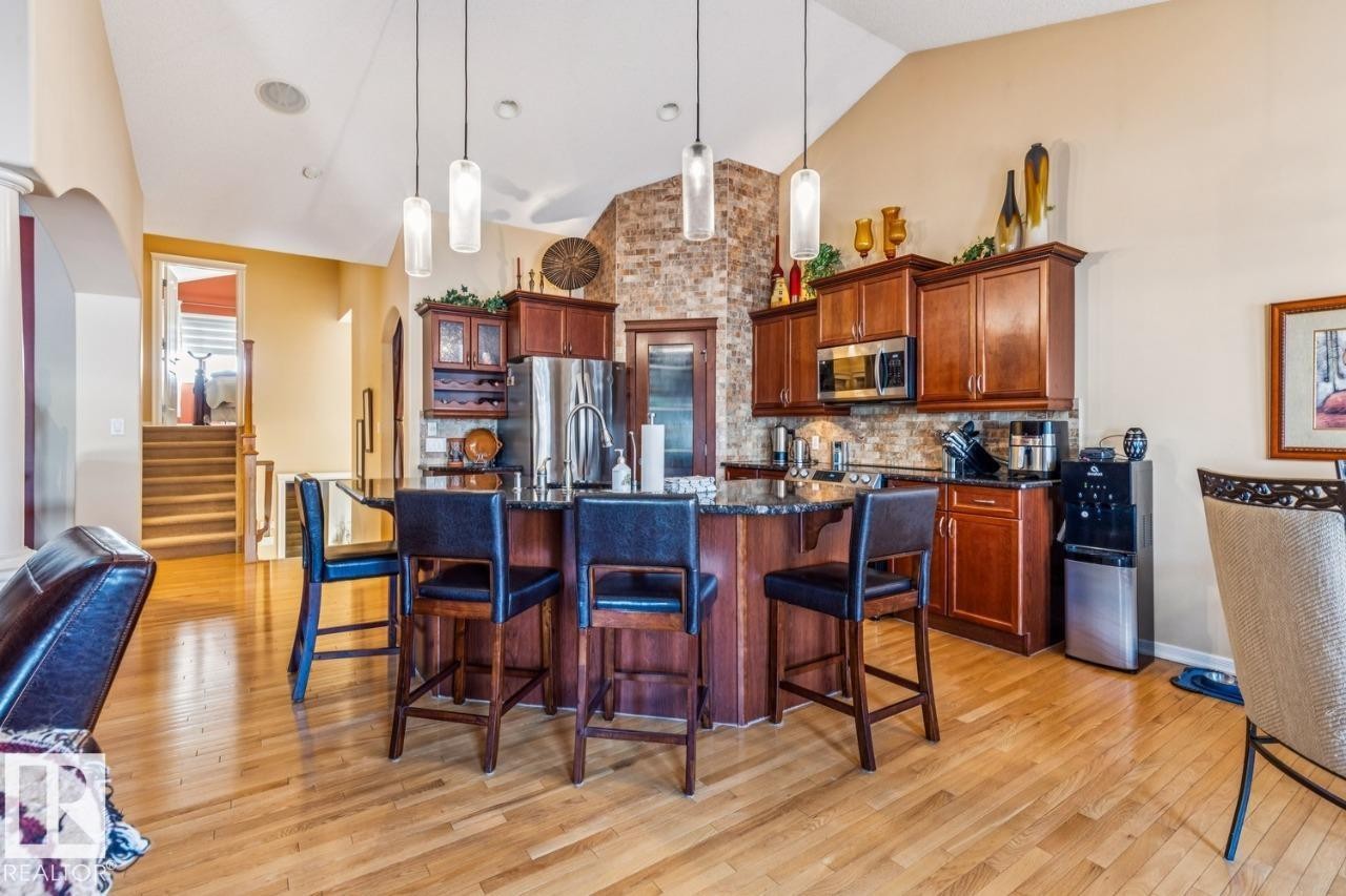 Beautiful hardwood flooring - 38 3003 34 Avenue, Edmonton, AB - Indoor