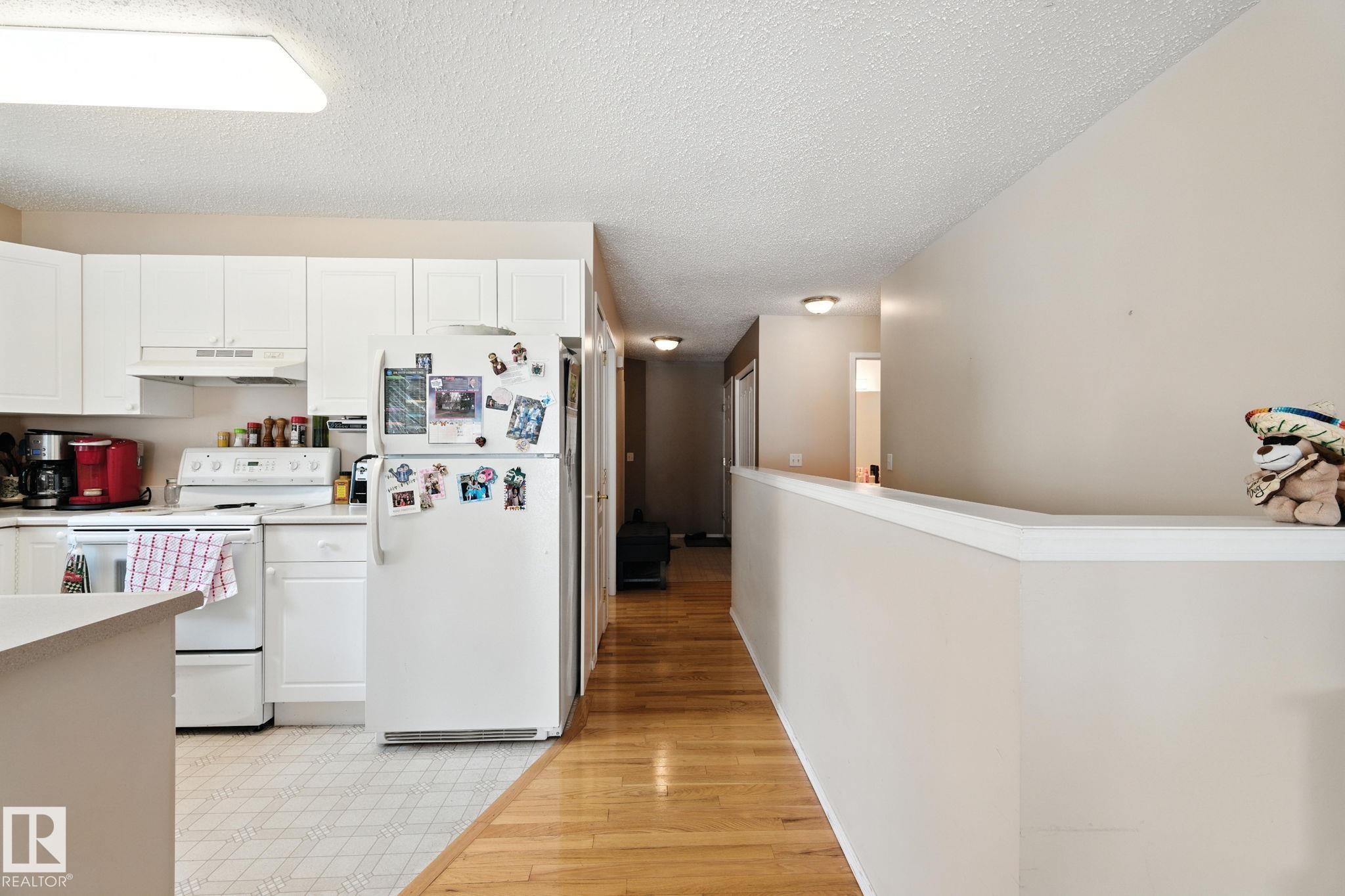 2 14428 Miller Blvd Nw, Edmonton, AB - Indoor Photo Showing Kitchen