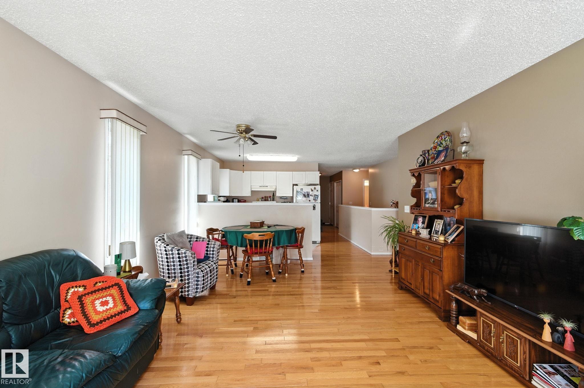 2 14428 Miller Blvd Nw, Edmonton, AB - Indoor Photo Showing Living Room