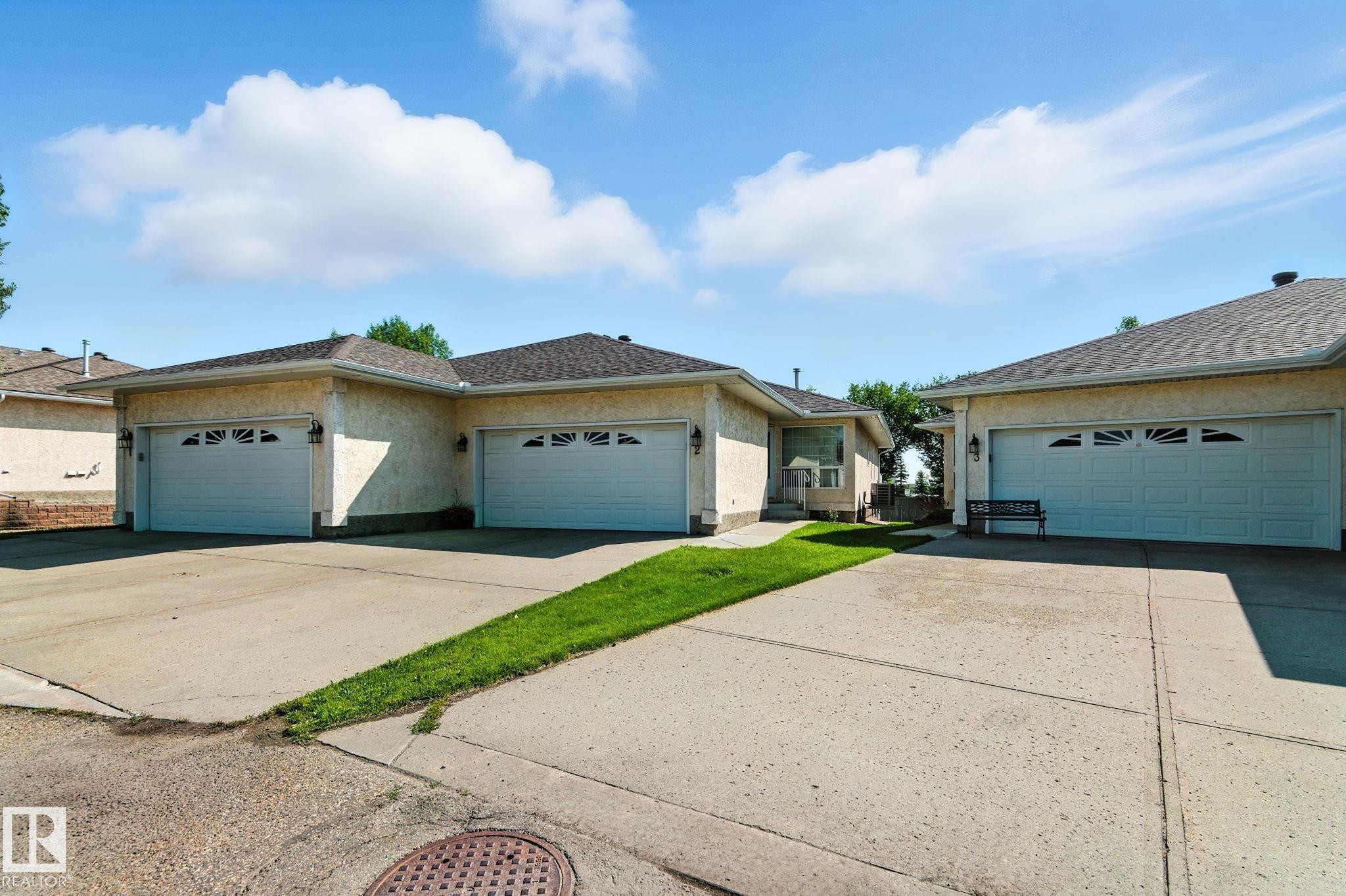 2 14428 Miller Blvd Nw, Edmonton, AB - Outdoor