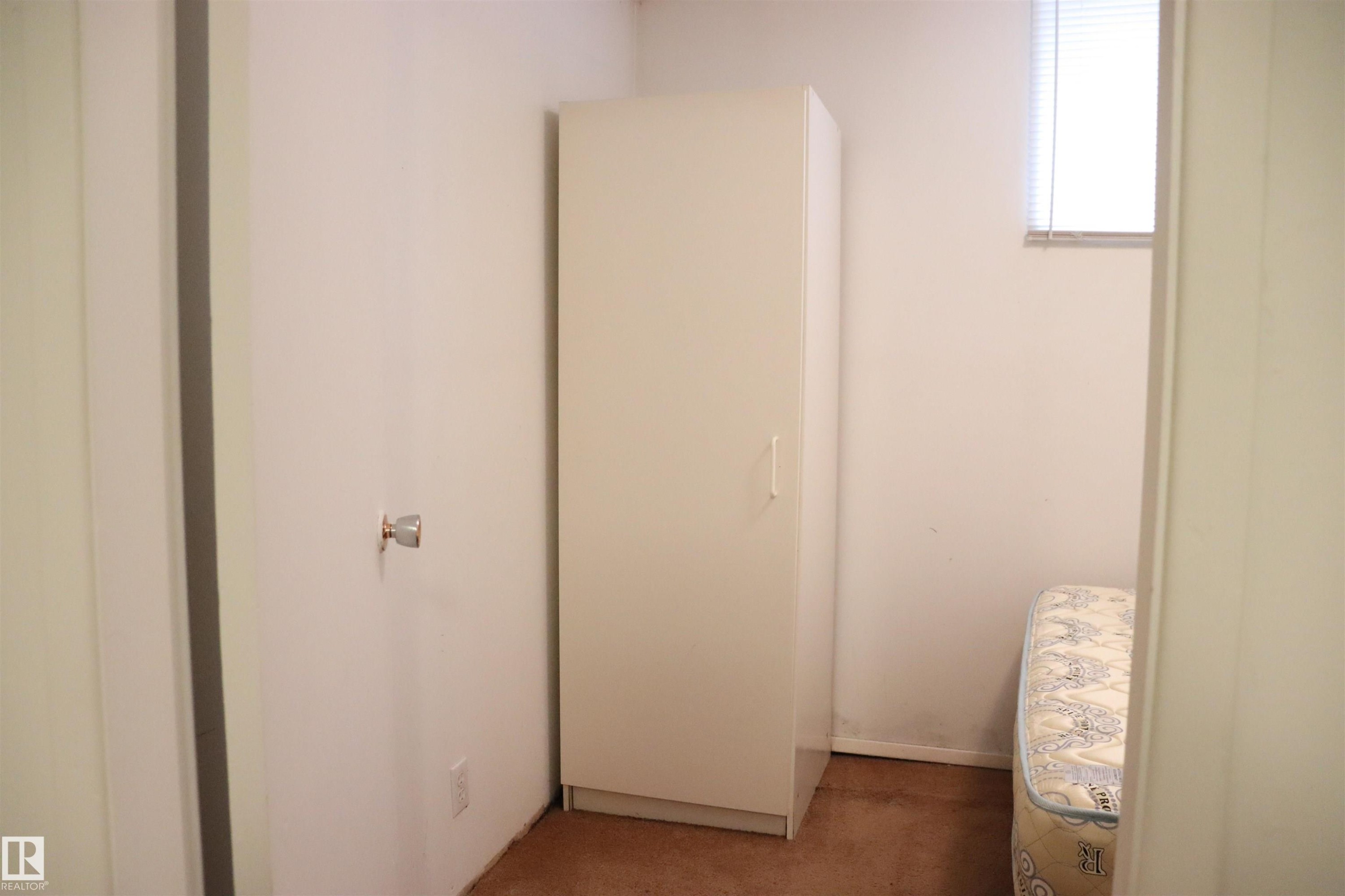 View of closet - 11250 72 Avenue, Edmonton, AB