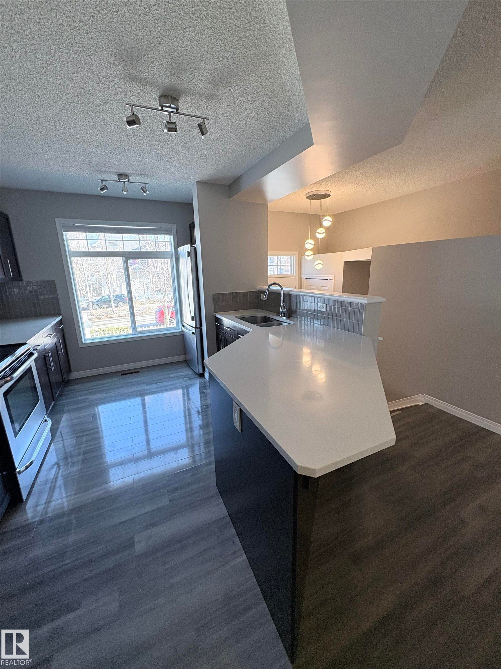 Edmonton, AB - Indoor