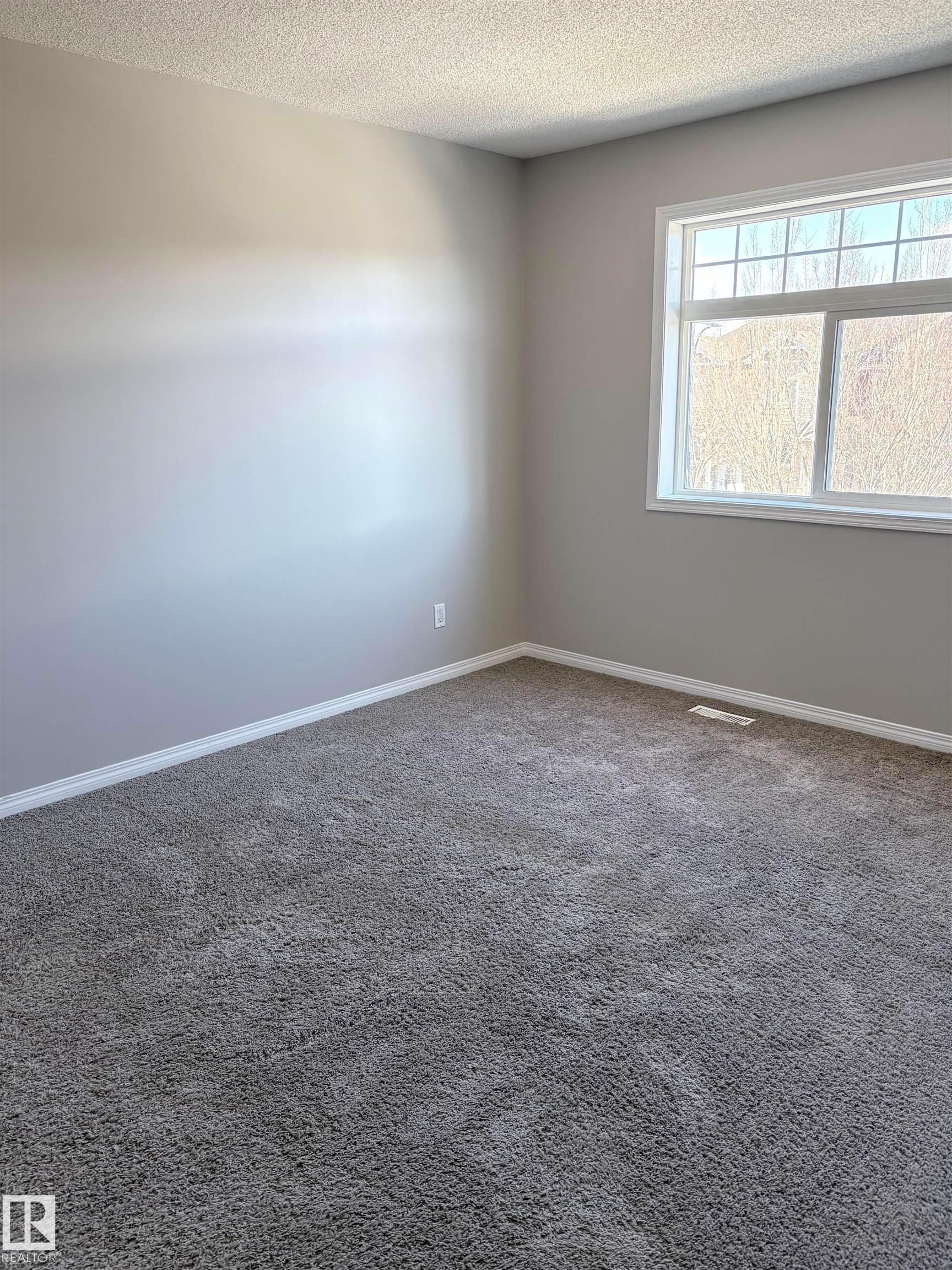 Edmonton, AB - Indoor Photo Showing Other Room