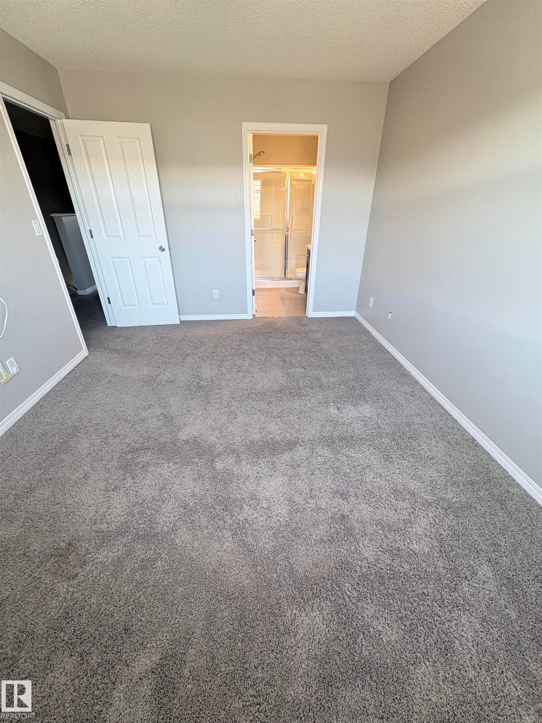 Edmonton, AB - Indoor Photo Showing Other Room