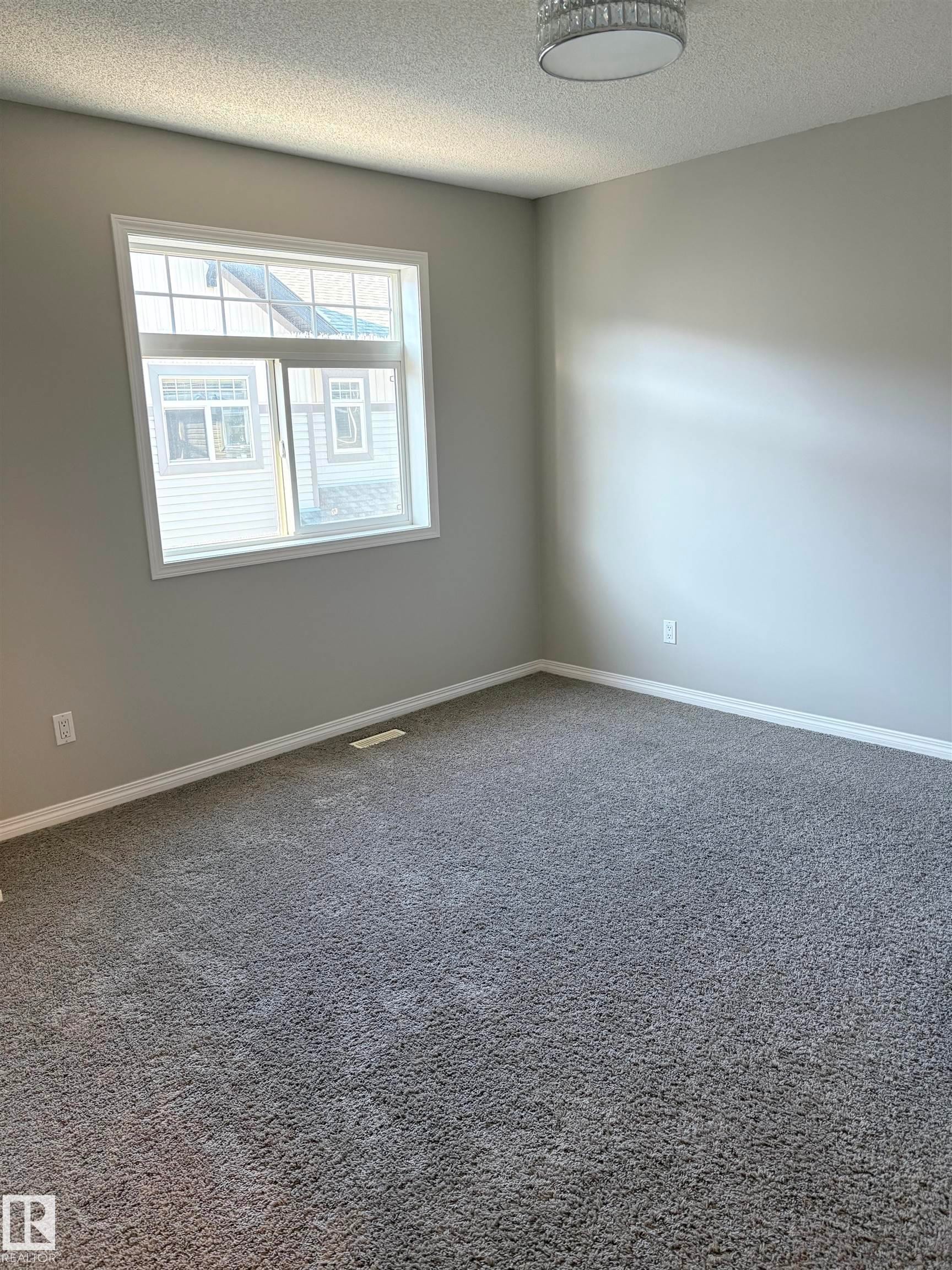 Edmonton, AB - Indoor Photo Showing Other Room