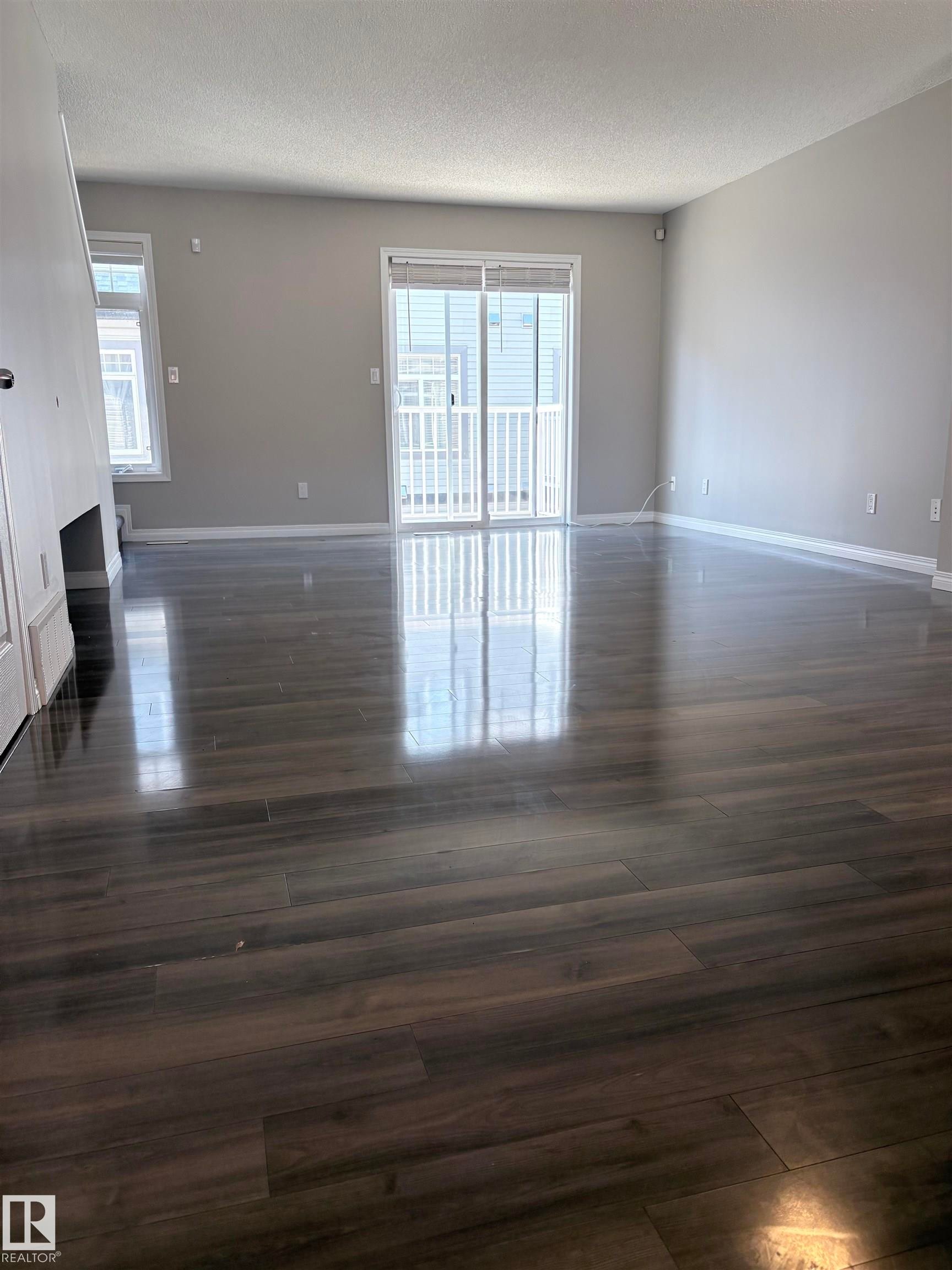 Edmonton, AB - Indoor Photo Showing Other Room