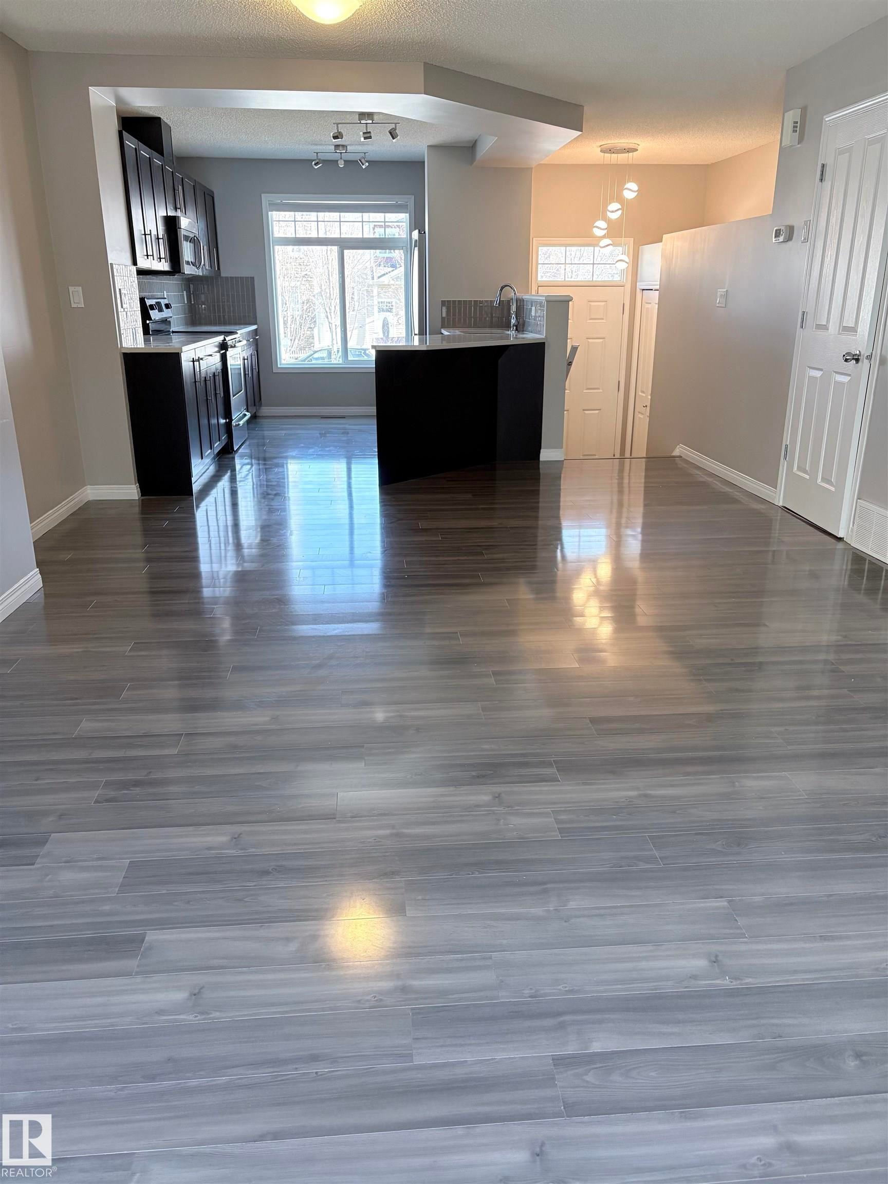 Edmonton, AB - Indoor