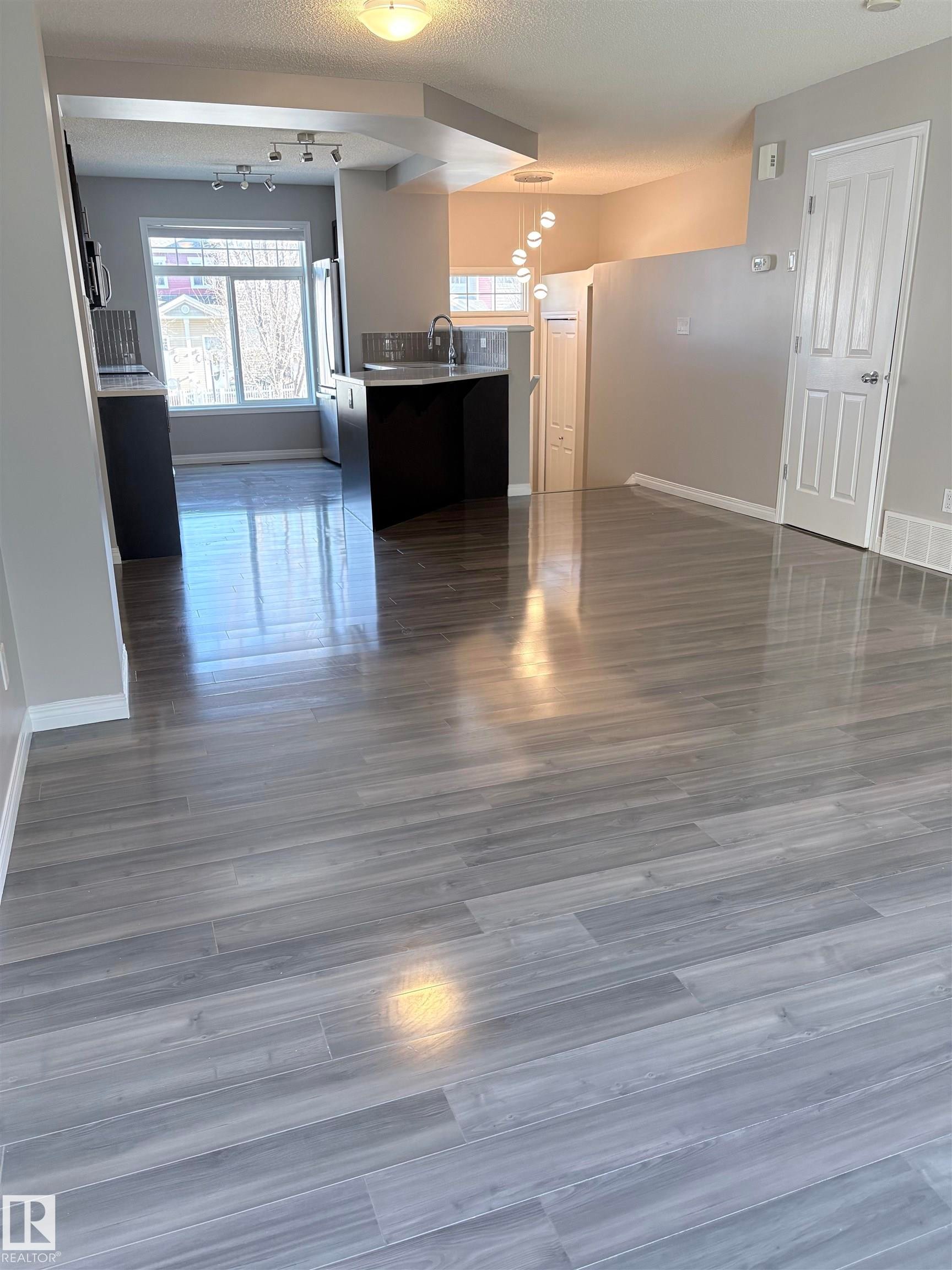 Edmonton, AB - Indoor Photo Showing Other Room