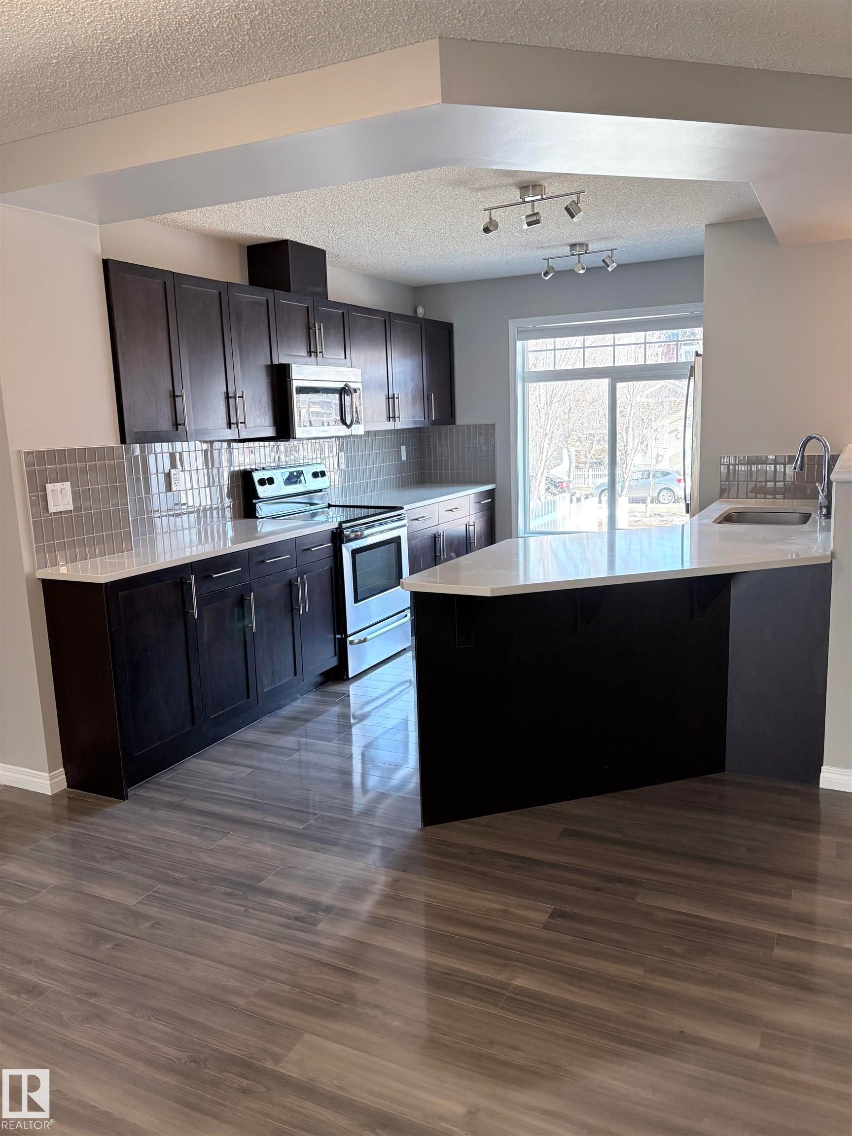Edmonton, AB - Indoor Photo Showing Kitchen