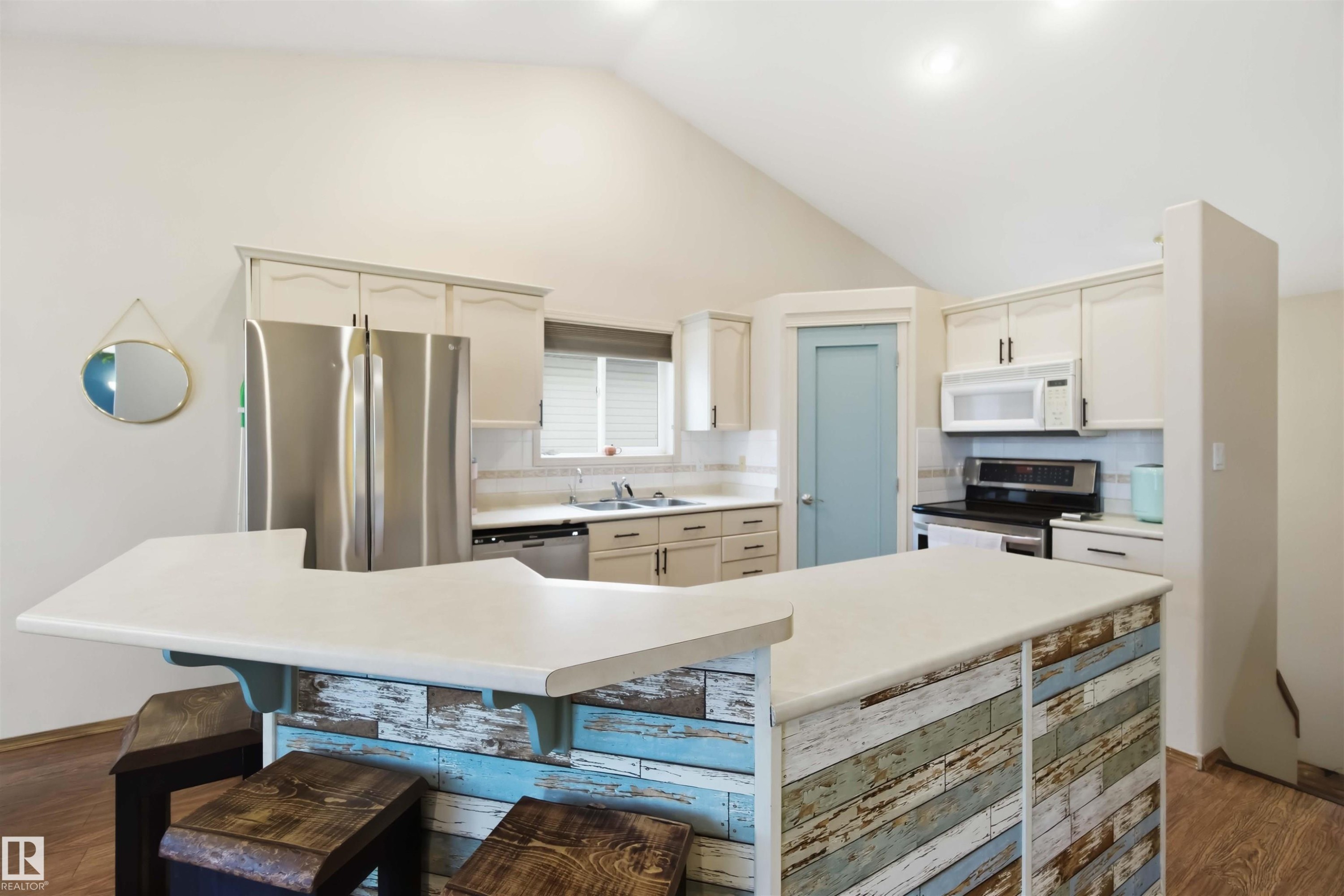 1304 Oakland Crescent, Devon, AB - Indoor Photo Showing Kitchen With Double Sink