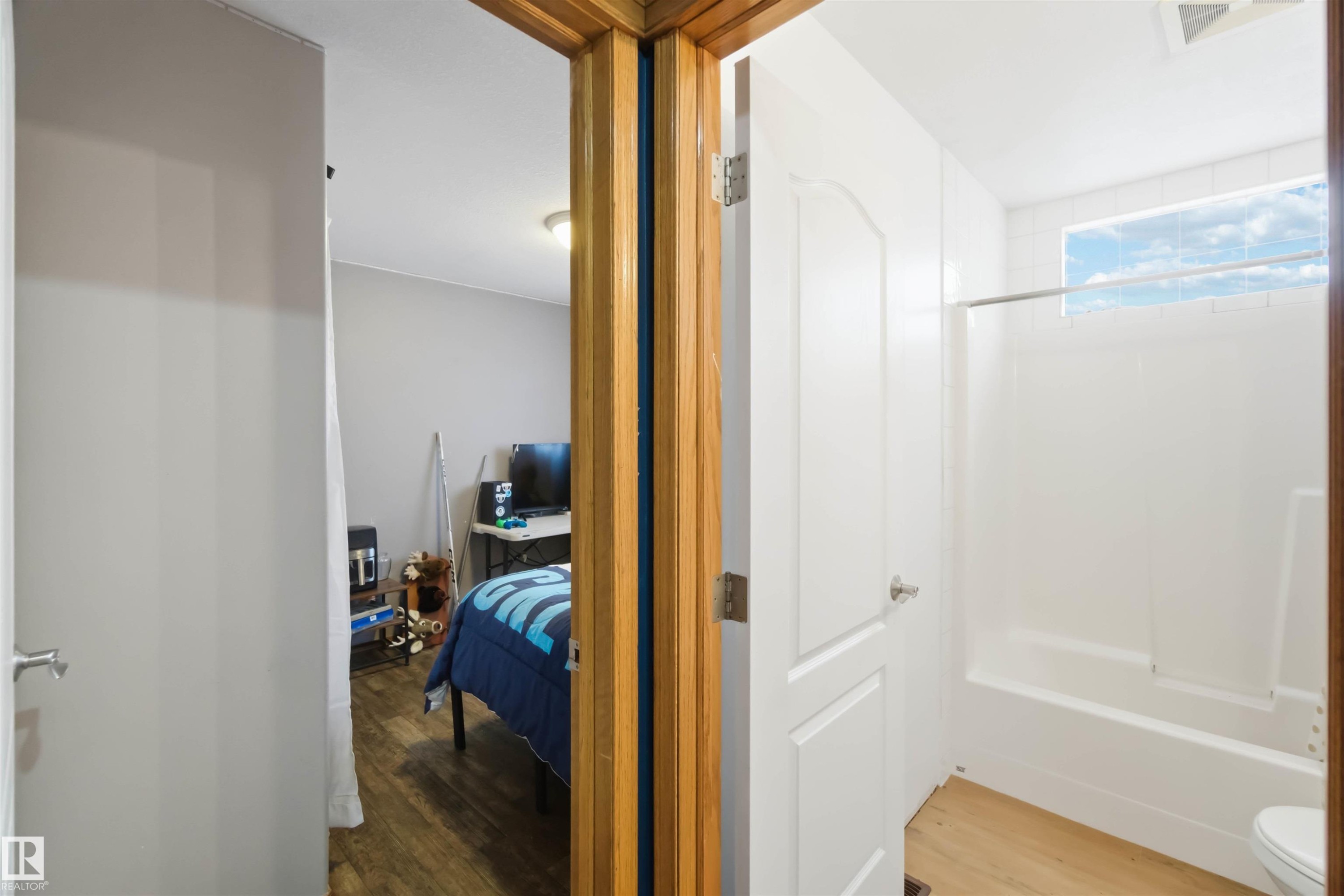 1304 Oakland Crescent, Devon, AB - Indoor