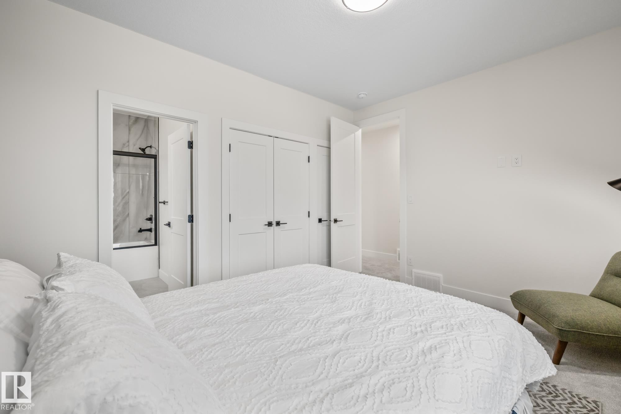 Bedroom with carpet flooring and ensuite bath - 132 Edgewater Circle, Leduc, AB - Indoor Photo Showing Bedroom