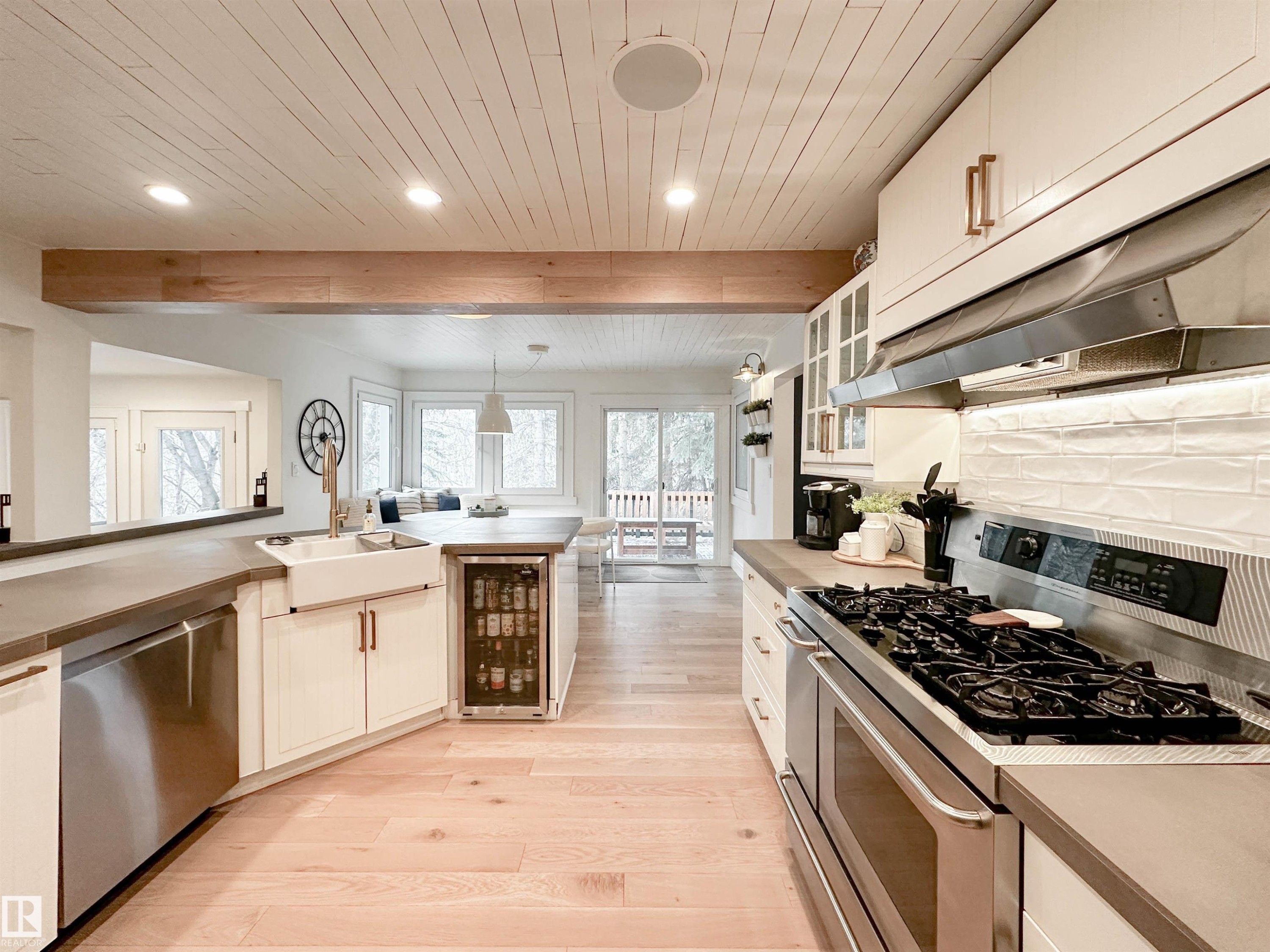 23 Flagstone Crescent, St. Albert, AB - Indoor Photo Showing Kitchen
