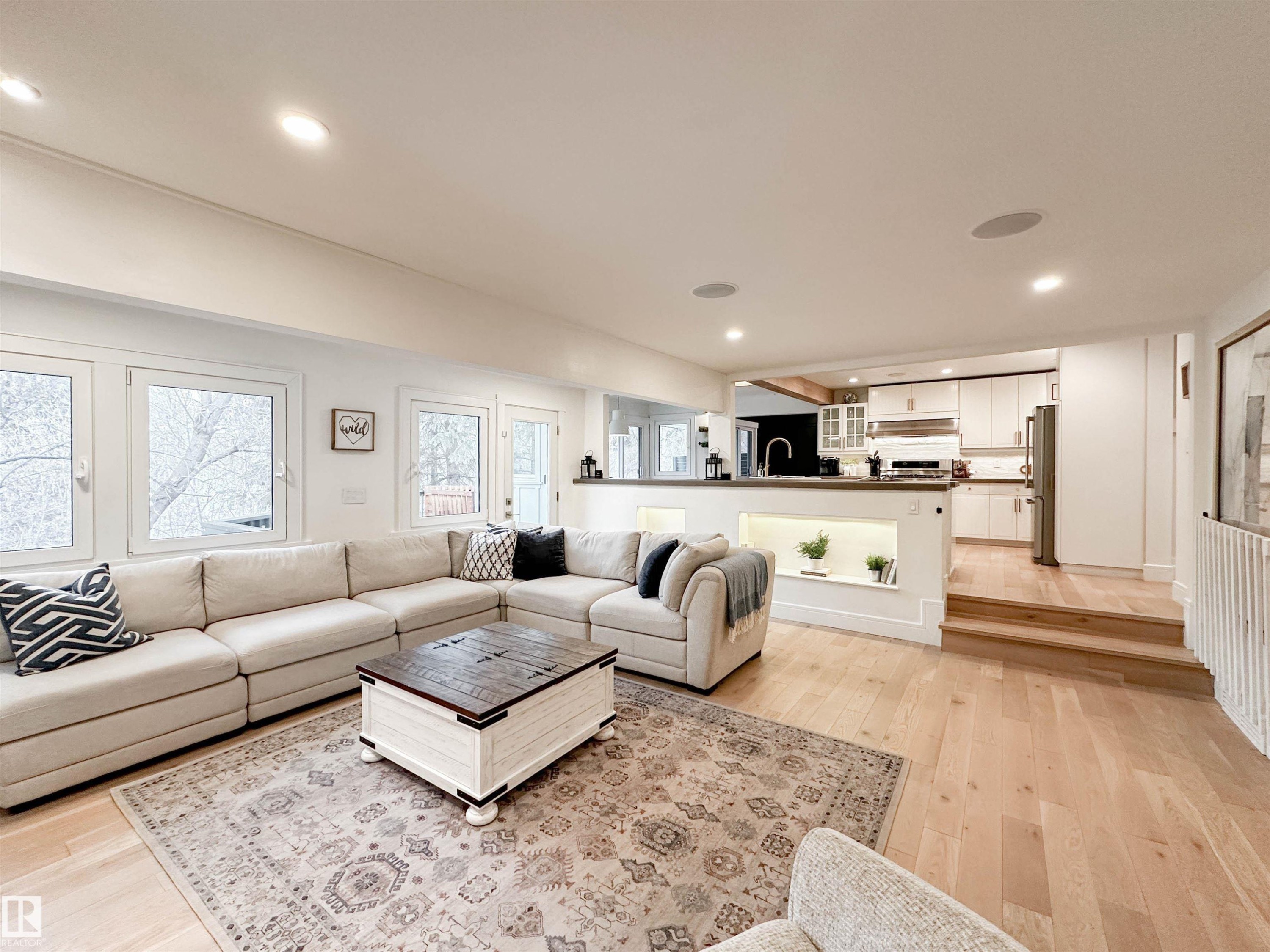 23 Flagstone Crescent, St. Albert, AB - Indoor Photo Showing Living Room