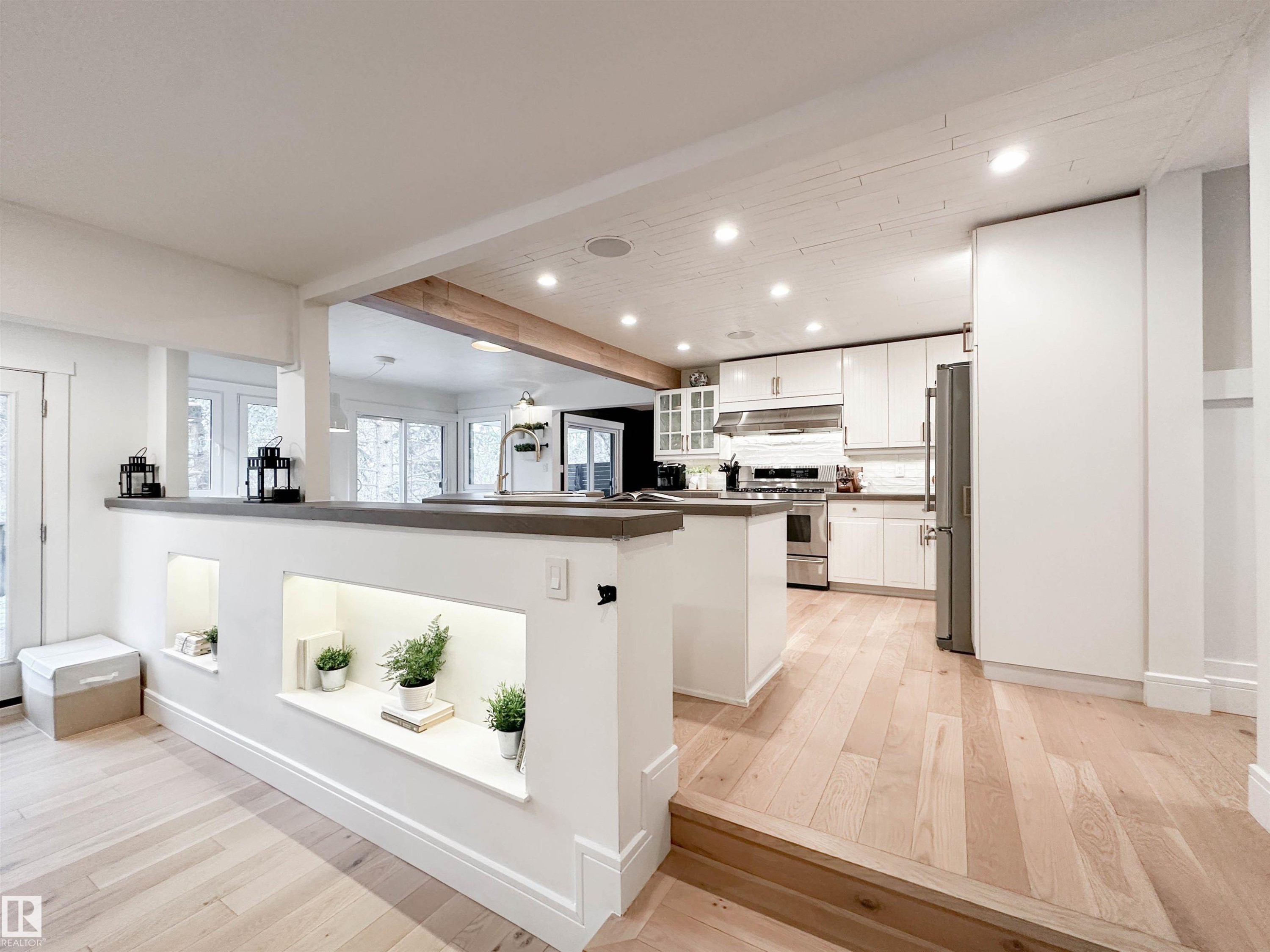 23 Flagstone Crescent, St. Albert, AB - Indoor Photo Showing Kitchen